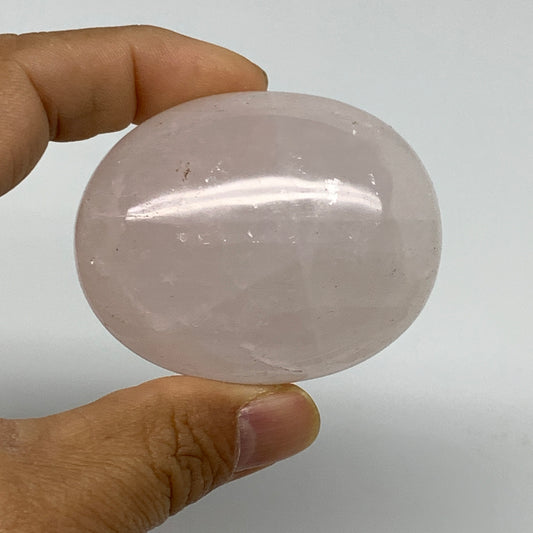 136g , 2.3"x1.8"x1.3", Natural Pink Rose Quartz Palm-stone Crystal, B37278