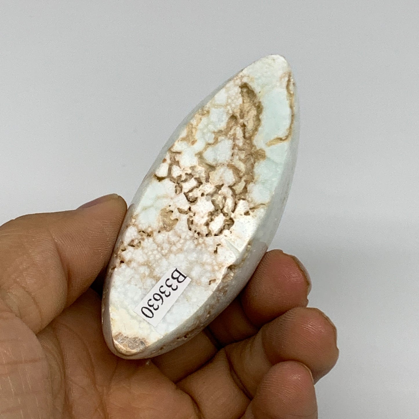 142.3g, 2.8"x1.7"x1.2", Caribbean Calcite Moon Crescent Gemstone, B33630