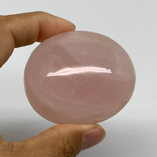 145.5g , 2.3"x2"x1.4", Natural Pink Rose Quartz Palm-stone Crystal, B37283