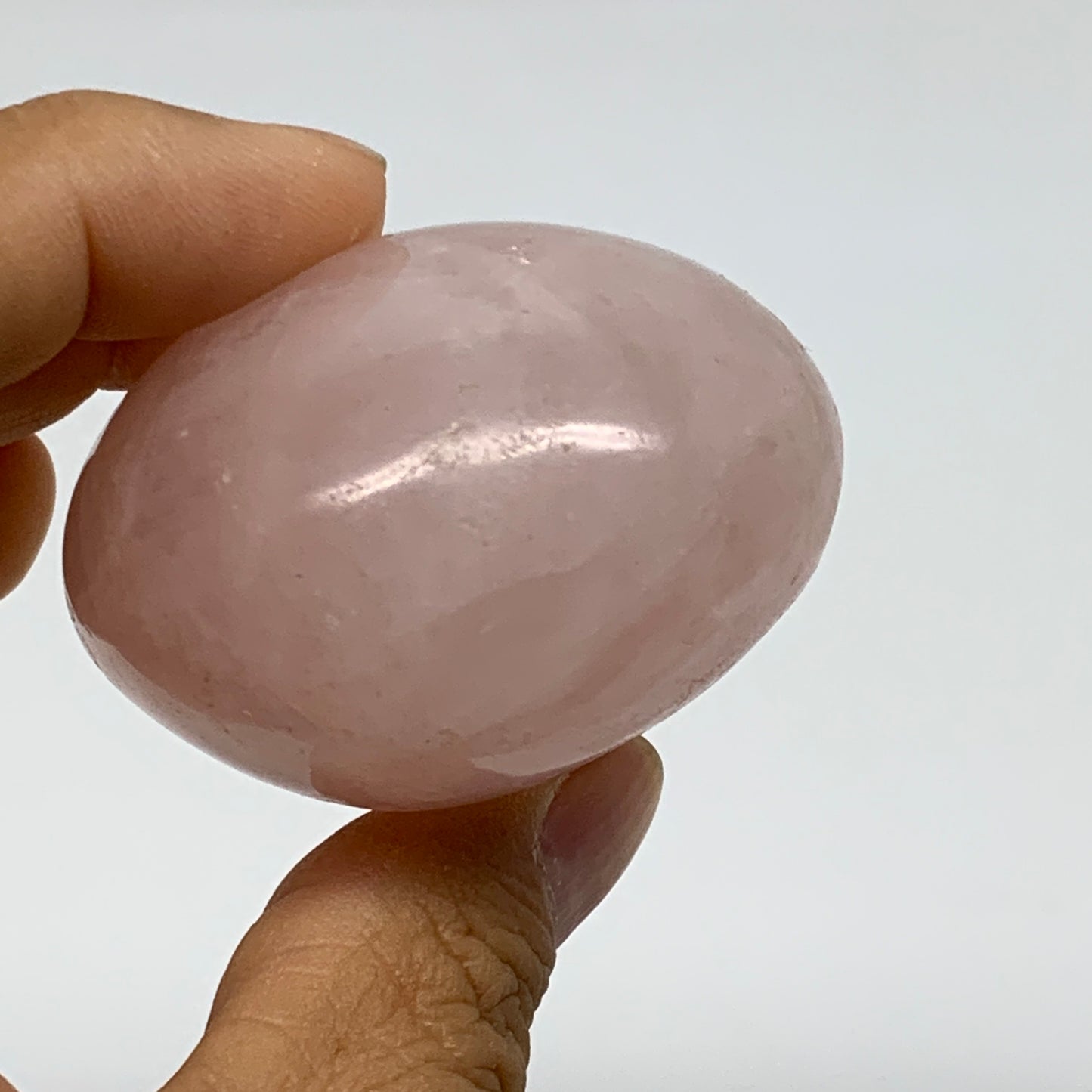 145.5g , 2.3"x2"x1.4", Natural Pink Rose Quartz Palm-stone Crystal, B37283