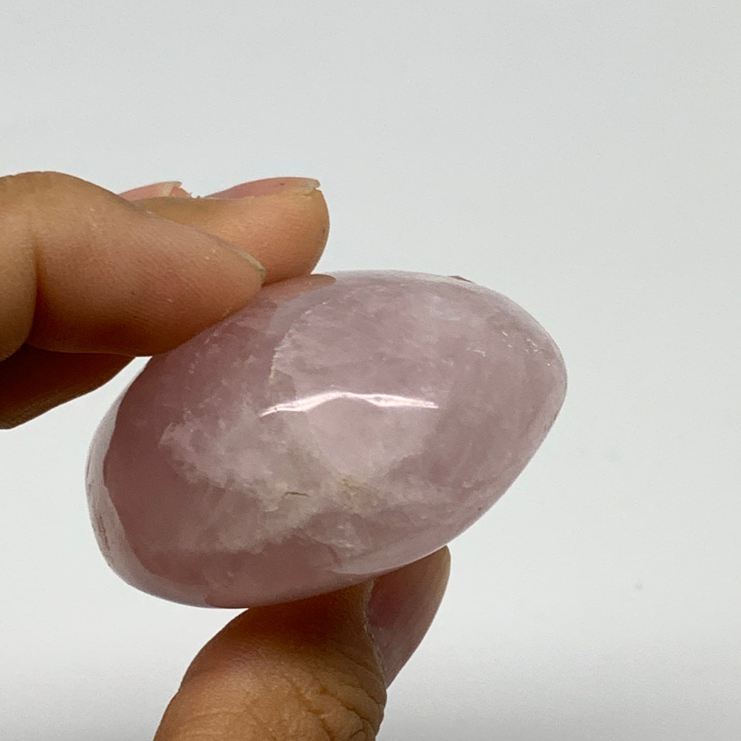 106.2g , 2.4"x1.8"x1.1", Natural Pink Rose Quartz Palm-stone Crystal, B37281