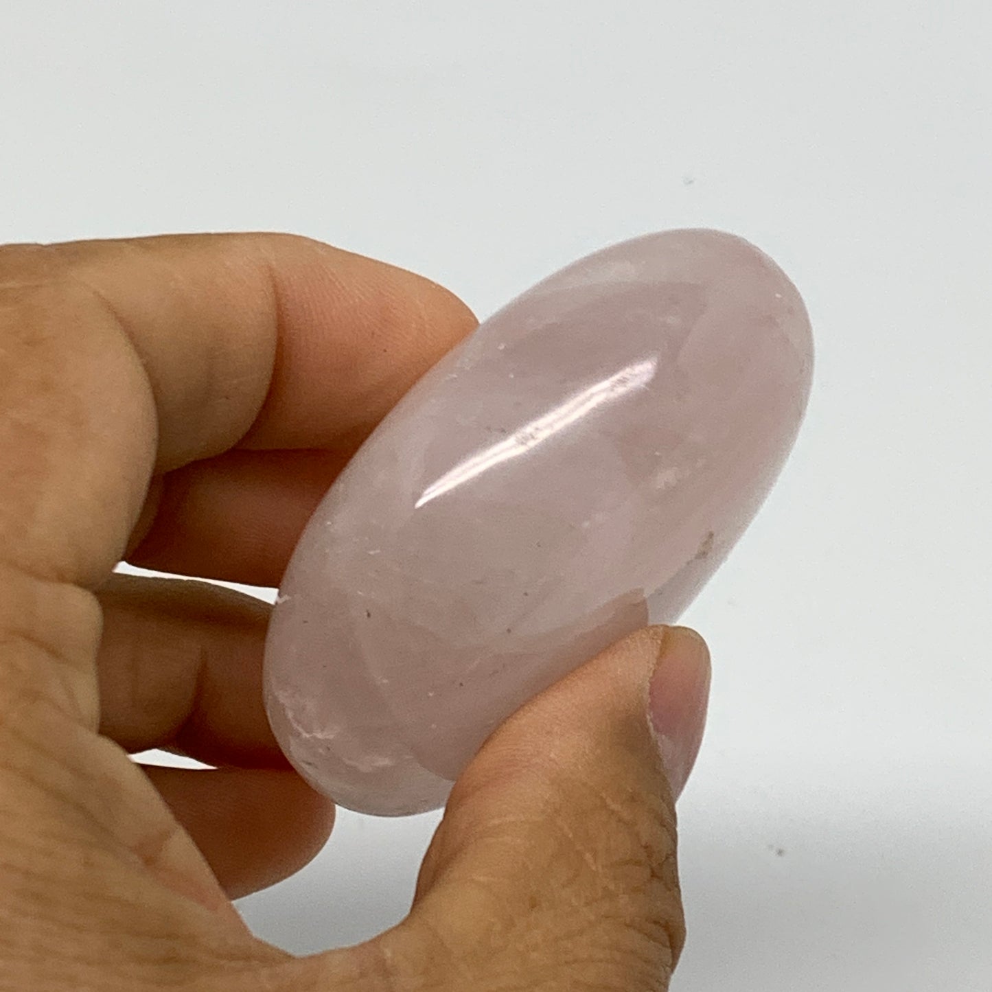 98.9g , 2.2"x1.9"x0.9", Natural Pink Rose Quartz Palm-stone Crystal, B37280