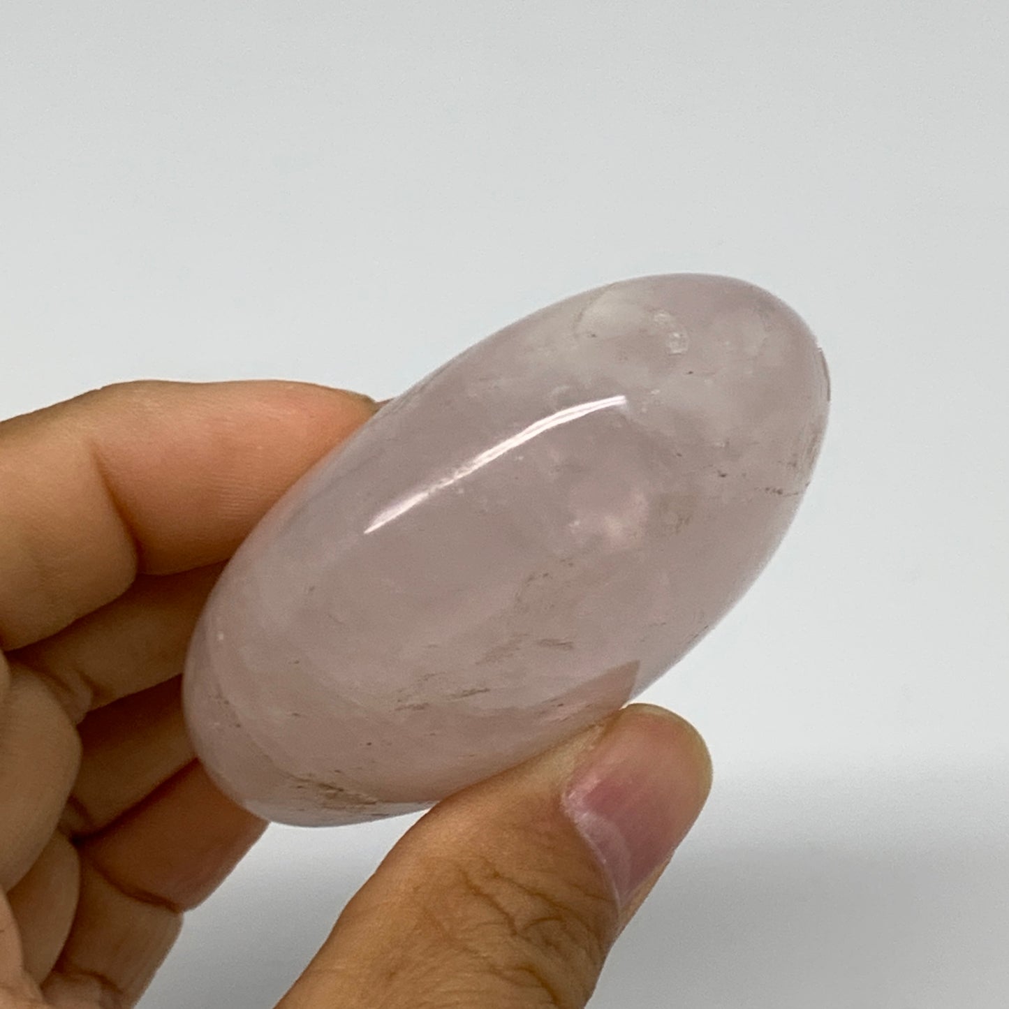 146.g , 2.4"x2.4"x1.1", Natural Pink Rose Quartz Palm-stone Crystal, B37294