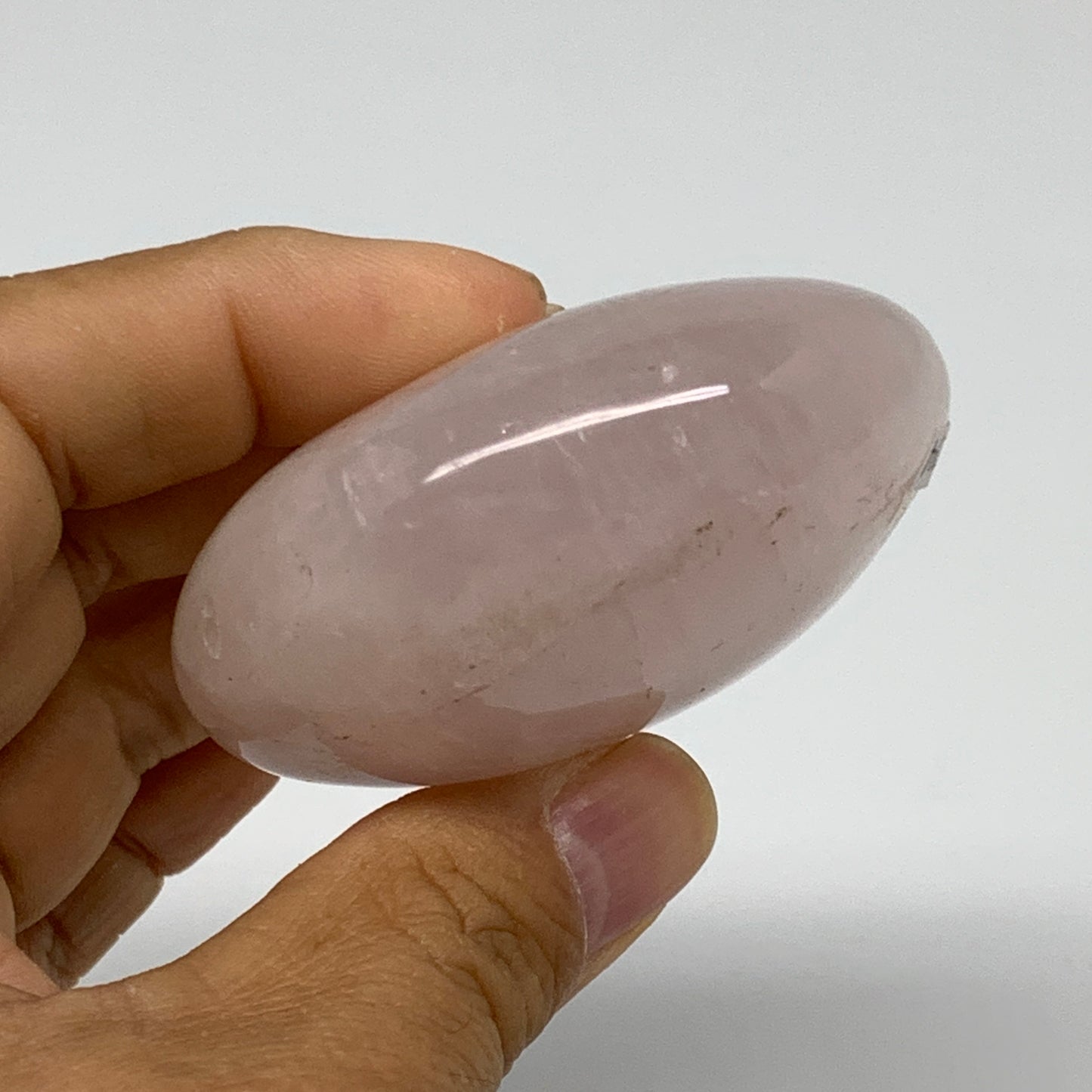 146.g , 2.4"x2.4"x1.1", Natural Pink Rose Quartz Palm-stone Crystal, B37294