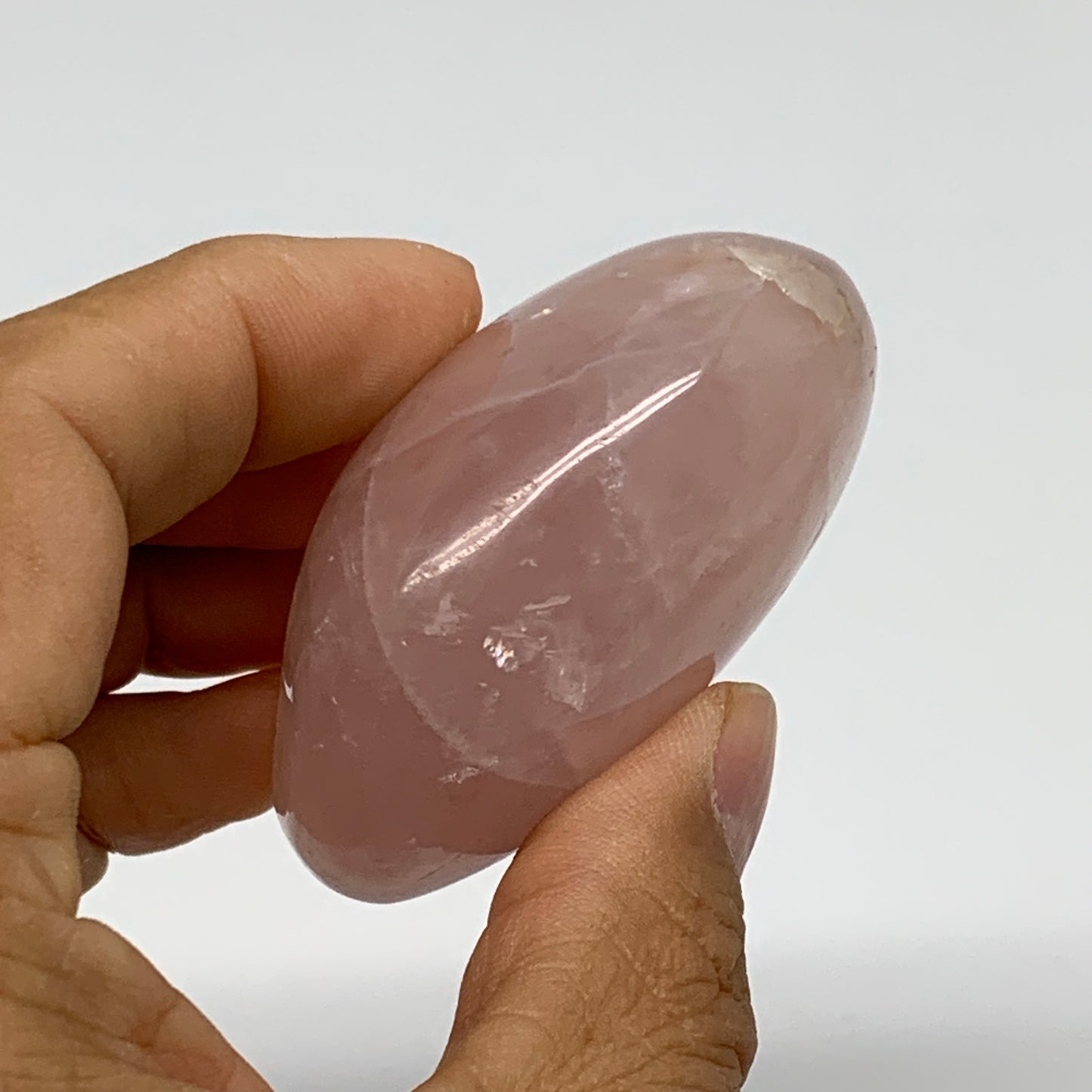 110g , 2.3"x1.8"x1.2", Natural Pink Rose Quartz Palm-stone Crystal, B37295