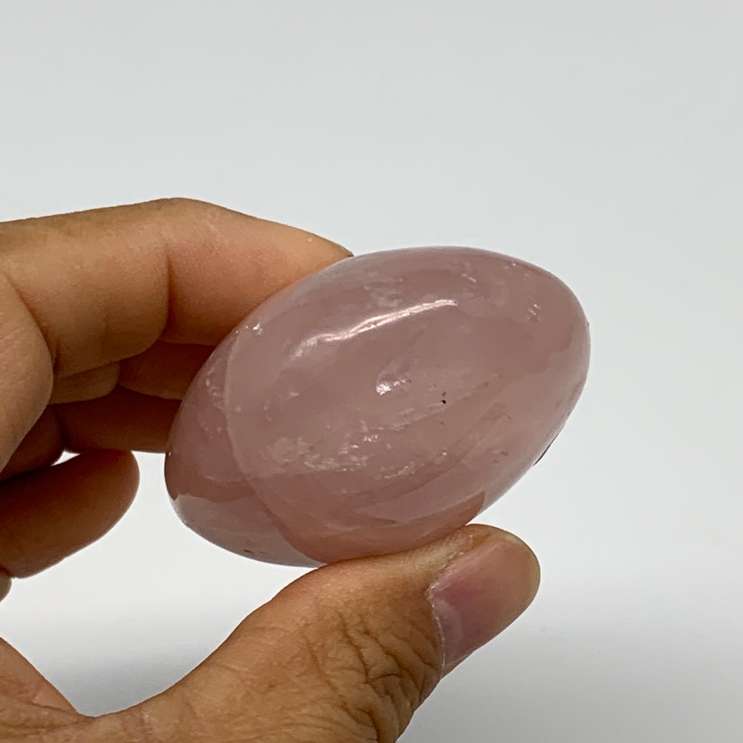 110g , 2.3"x1.8"x1.2", Natural Pink Rose Quartz Palm-stone Crystal, B37295