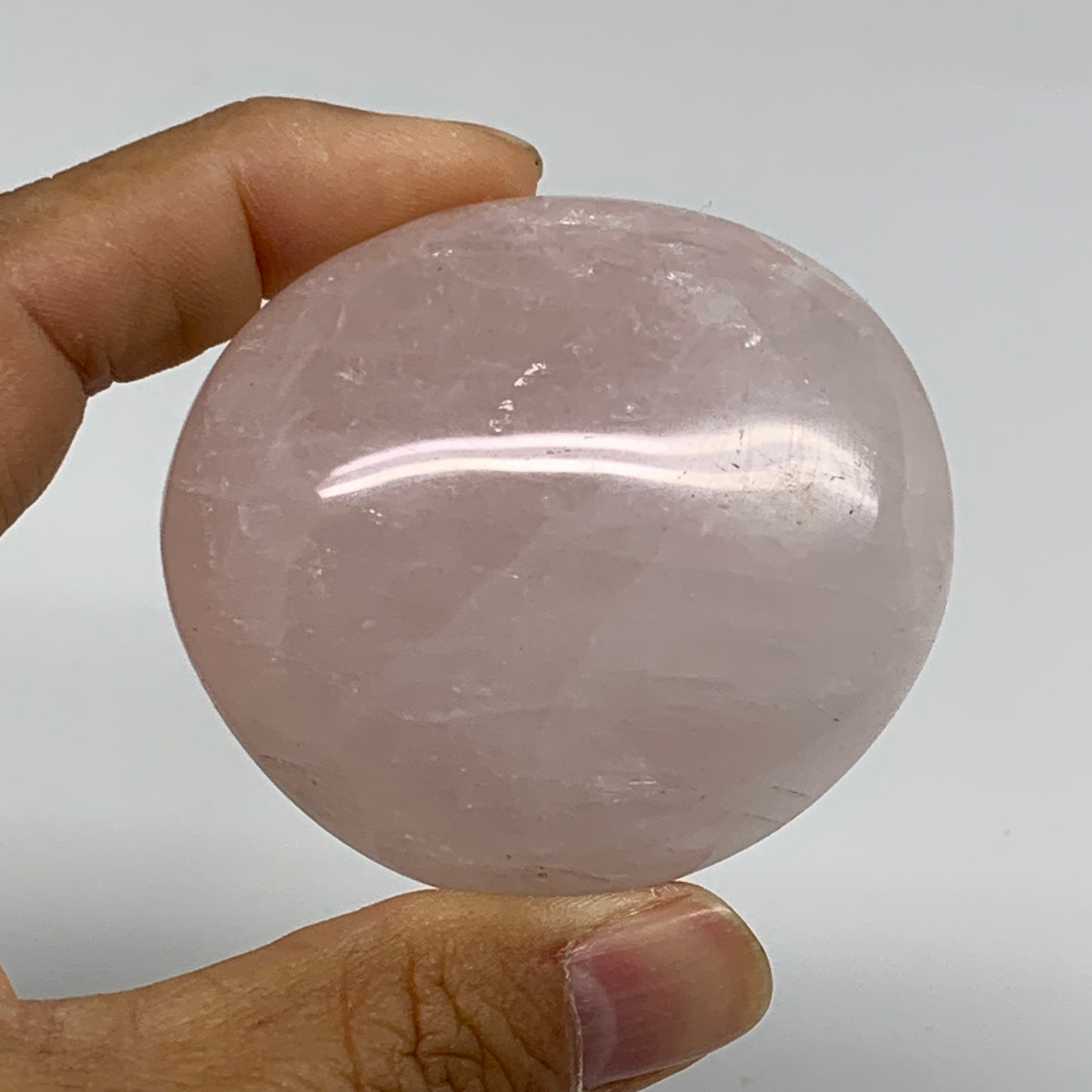 114.8g , 2.3"x2.1"x1", Natural Pink Rose Quartz Palm-stone Crystal, B37306