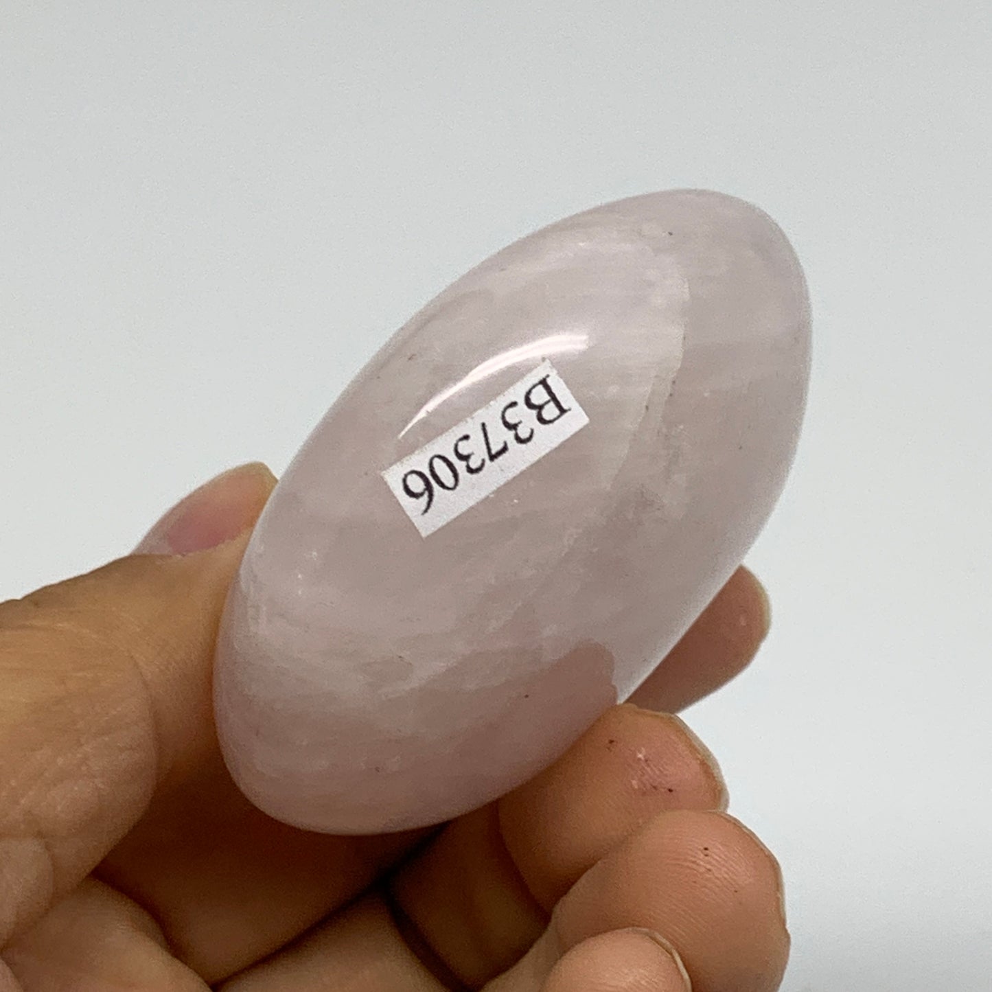 114.8g , 2.3"x2.1"x1", Natural Pink Rose Quartz Palm-stone Crystal, B37306