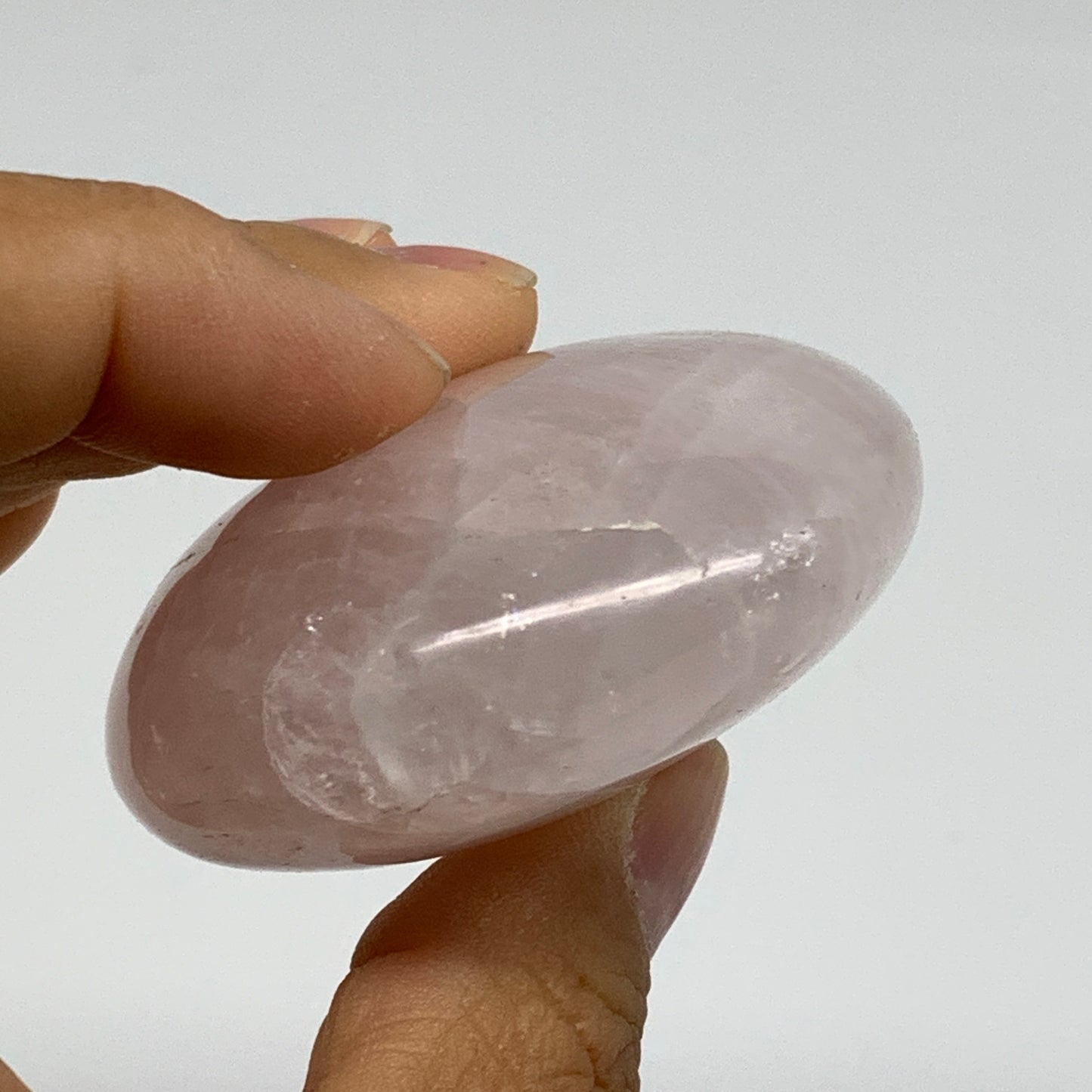114.8g , 2.3"x2.1"x1", Natural Pink Rose Quartz Palm-stone Crystal, B37306