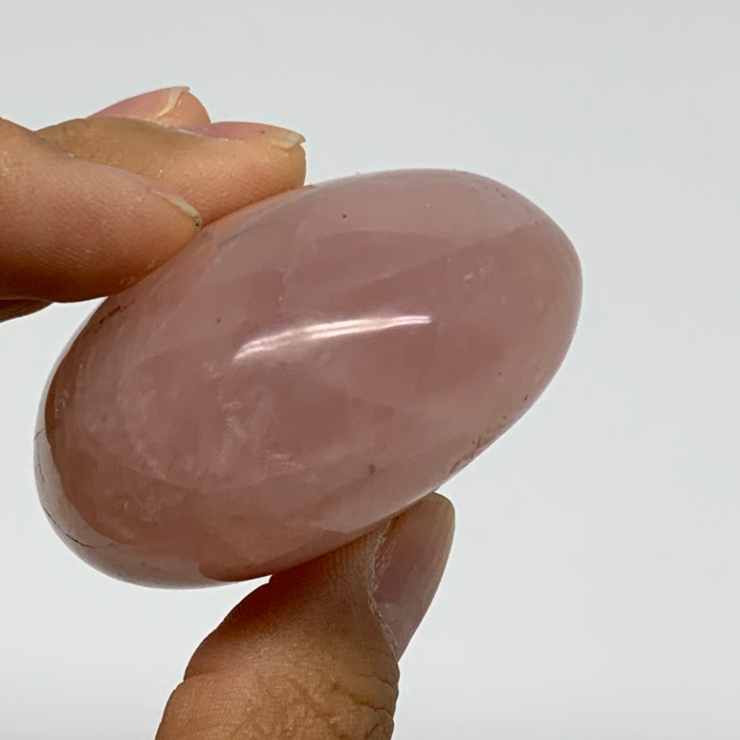 129g , 2.3"x1.9"x1.2", Natural Pink Rose Quartz Palm-stone Crystal, B37314