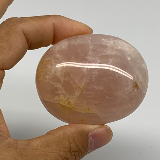 124.3g , 2.3"x1.9"x1.2", Natural Pink Rose Quartz Palm-stone Crystal, B37322