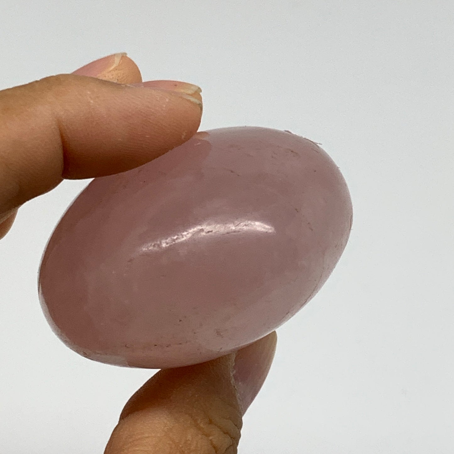 126.5g , 2.2"x2"x1.3", Natural Pink Rose Quartz Palm-stone Crystal, B37323