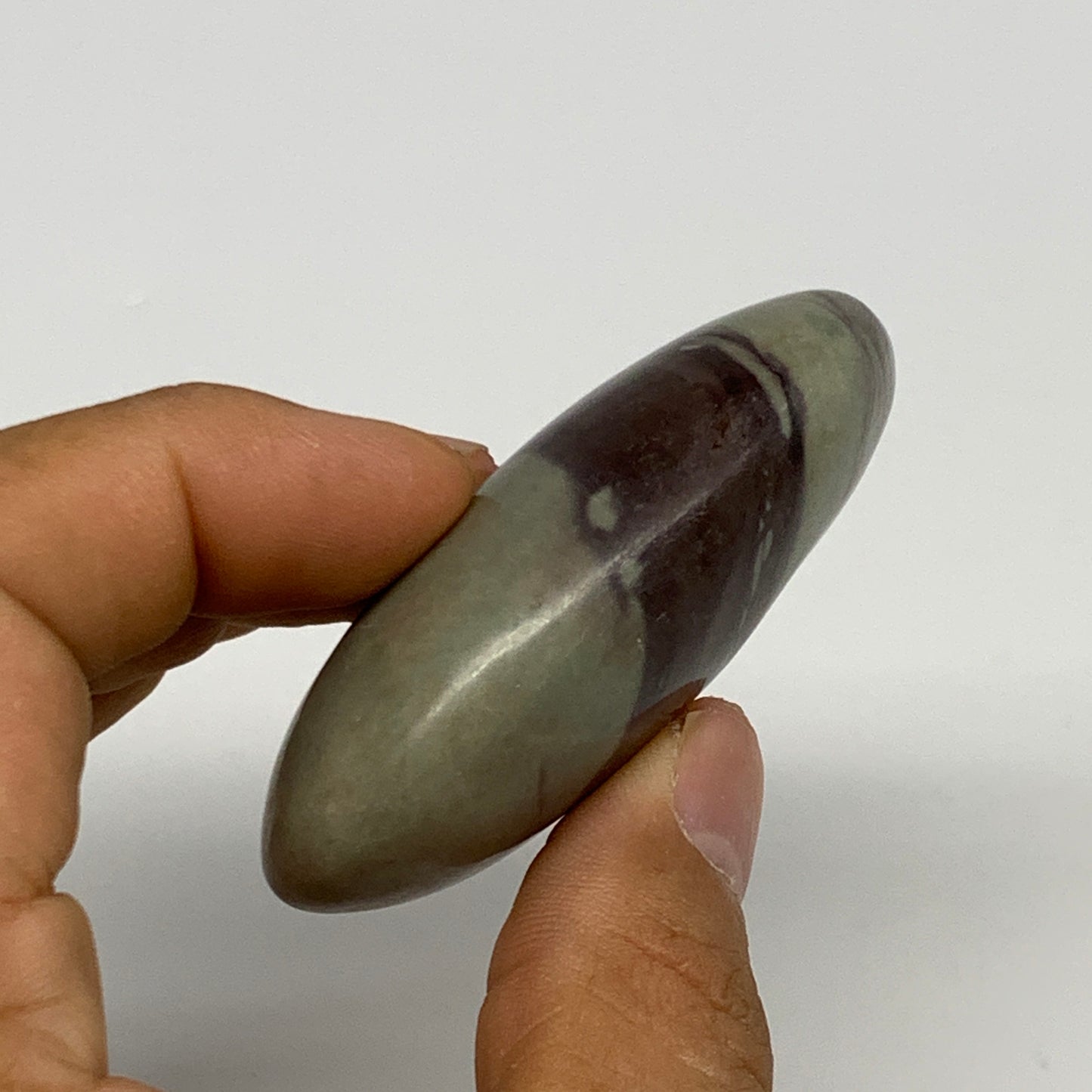 76.8g,  2.5"x1.5"x0.9", Narmada Shiva Lingam Palm-Stone Polished, B29402