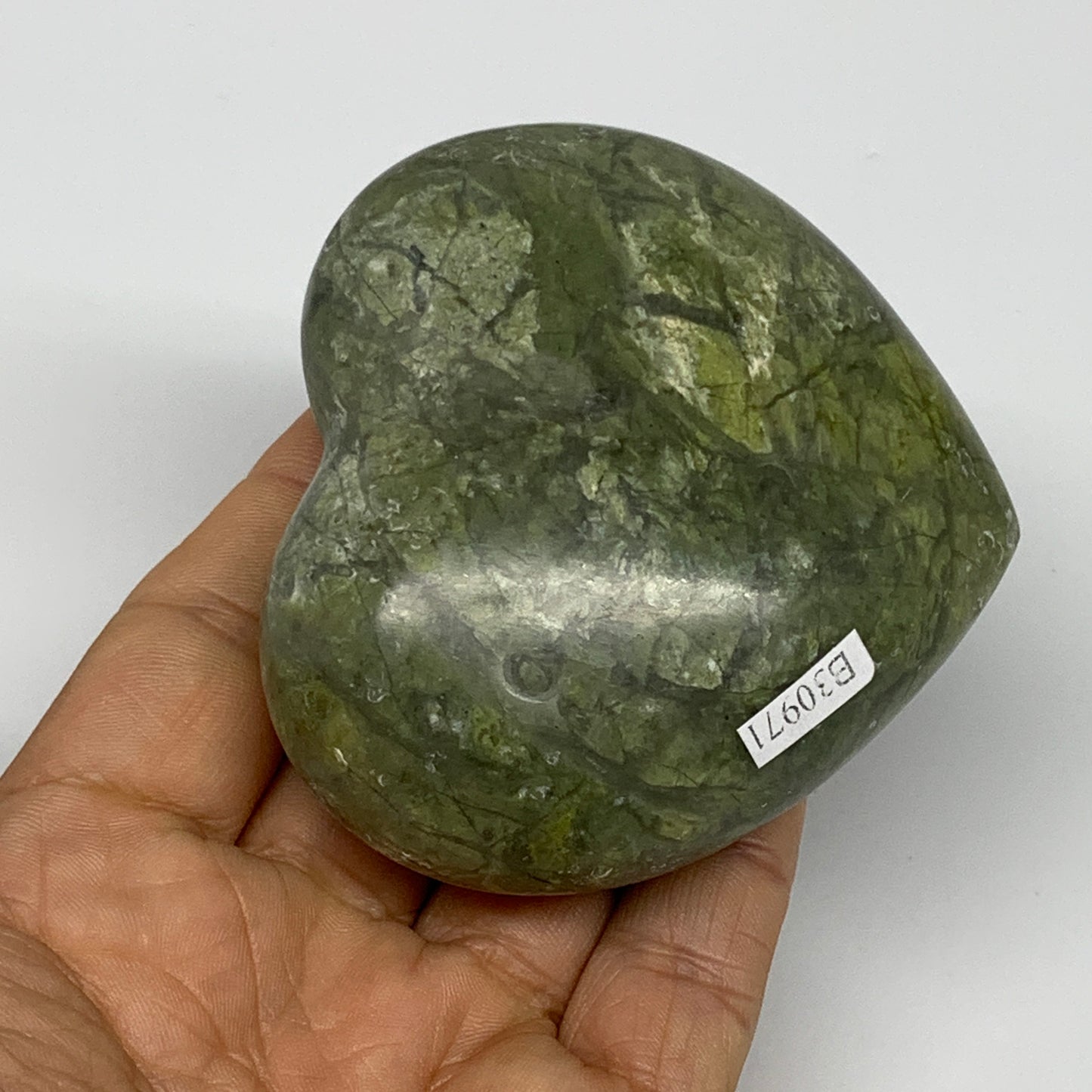 0.57 lbs, 2.7"x3"x1.4", Natural Untreated Green Quartz Crystal Heart Reiki, B309