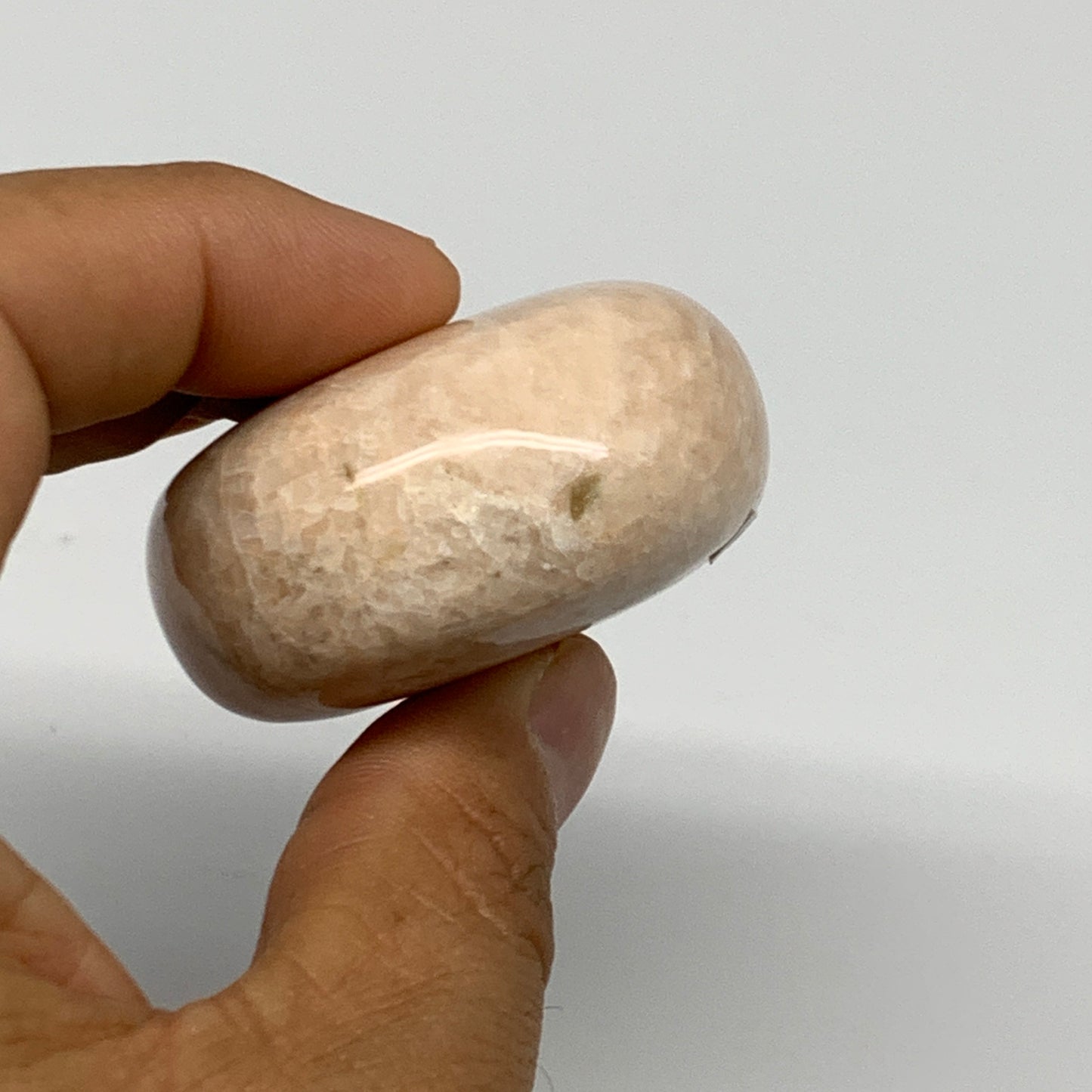 127g,2.5"x1.8"x0.9" Peach Moonstone Crystal Palm-Stone Polished Reiki, B27979