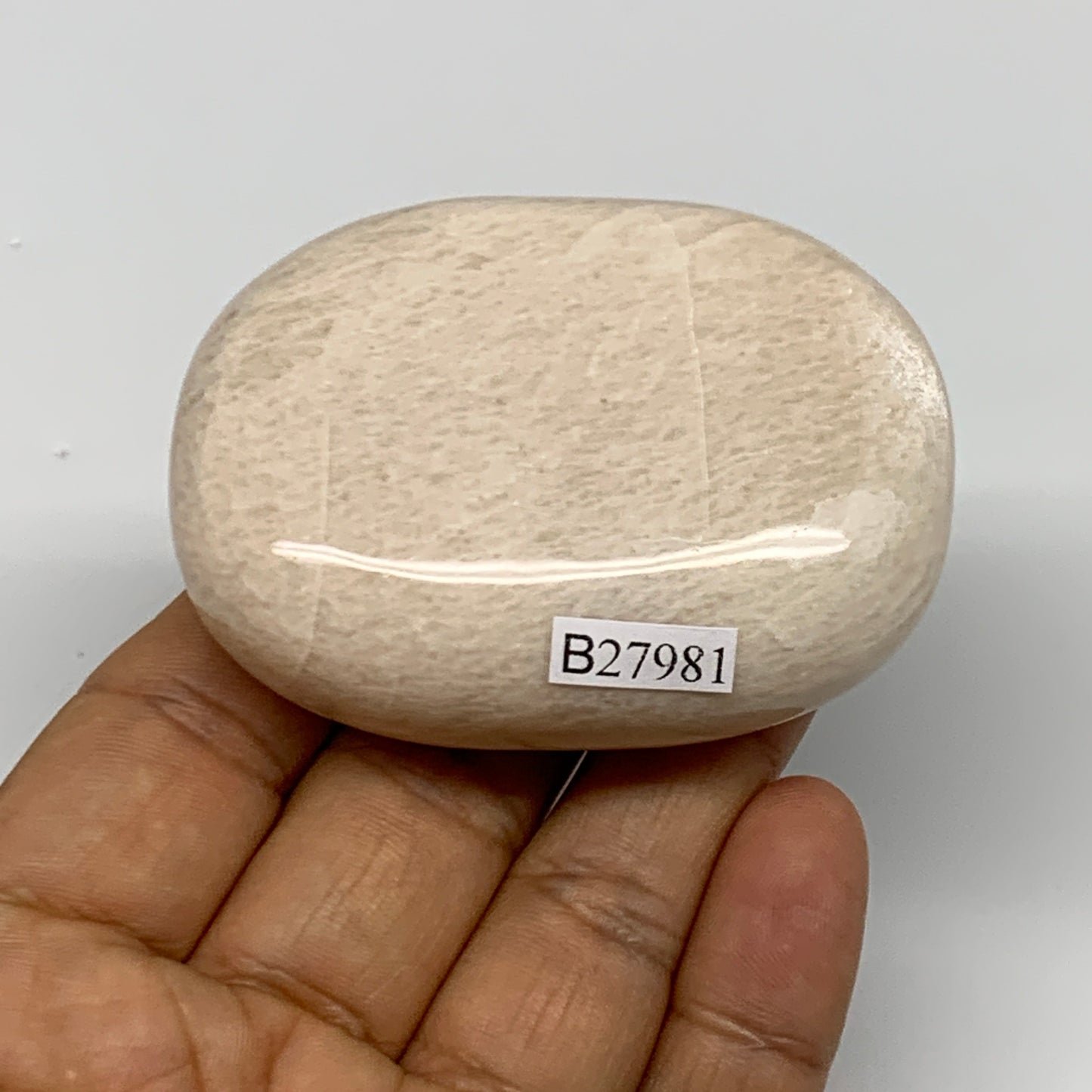 123.3g,2.5"x1.8"x0.9" Peach Moonstone Crystal Palm-Stone Polished Reiki, B27981