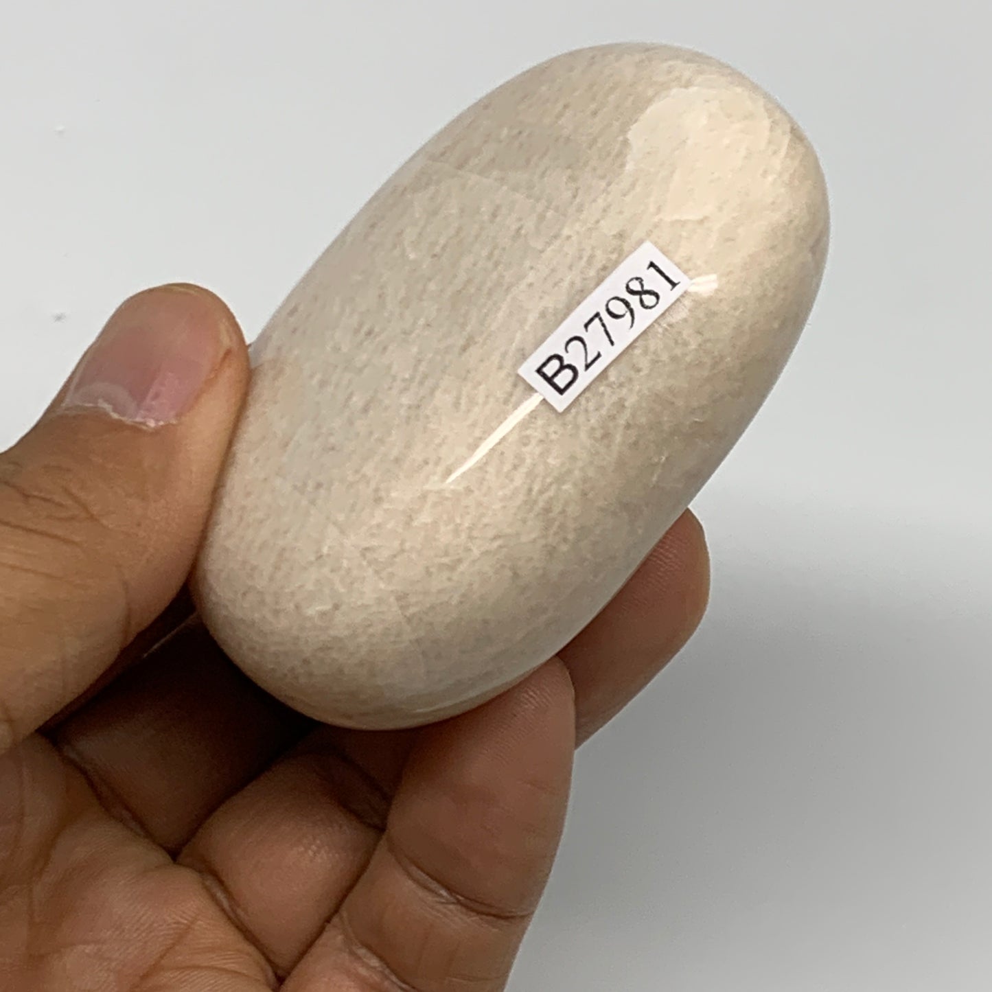 123.3g,2.5"x1.8"x0.9" Peach Moonstone Crystal Palm-Stone Polished Reiki, B27981