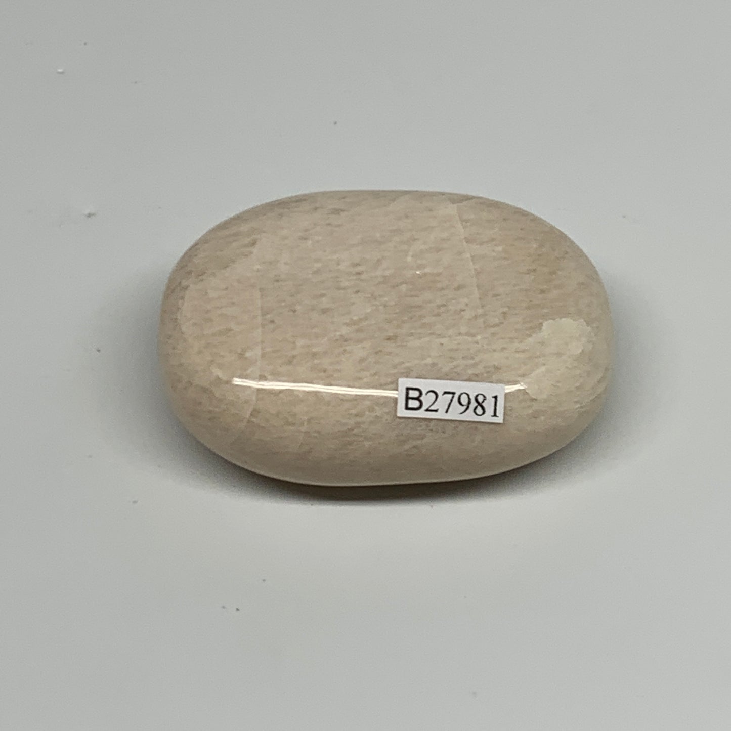 123.3g,2.5"x1.8"x0.9" Peach Moonstone Crystal Palm-Stone Polished Reiki, B27981