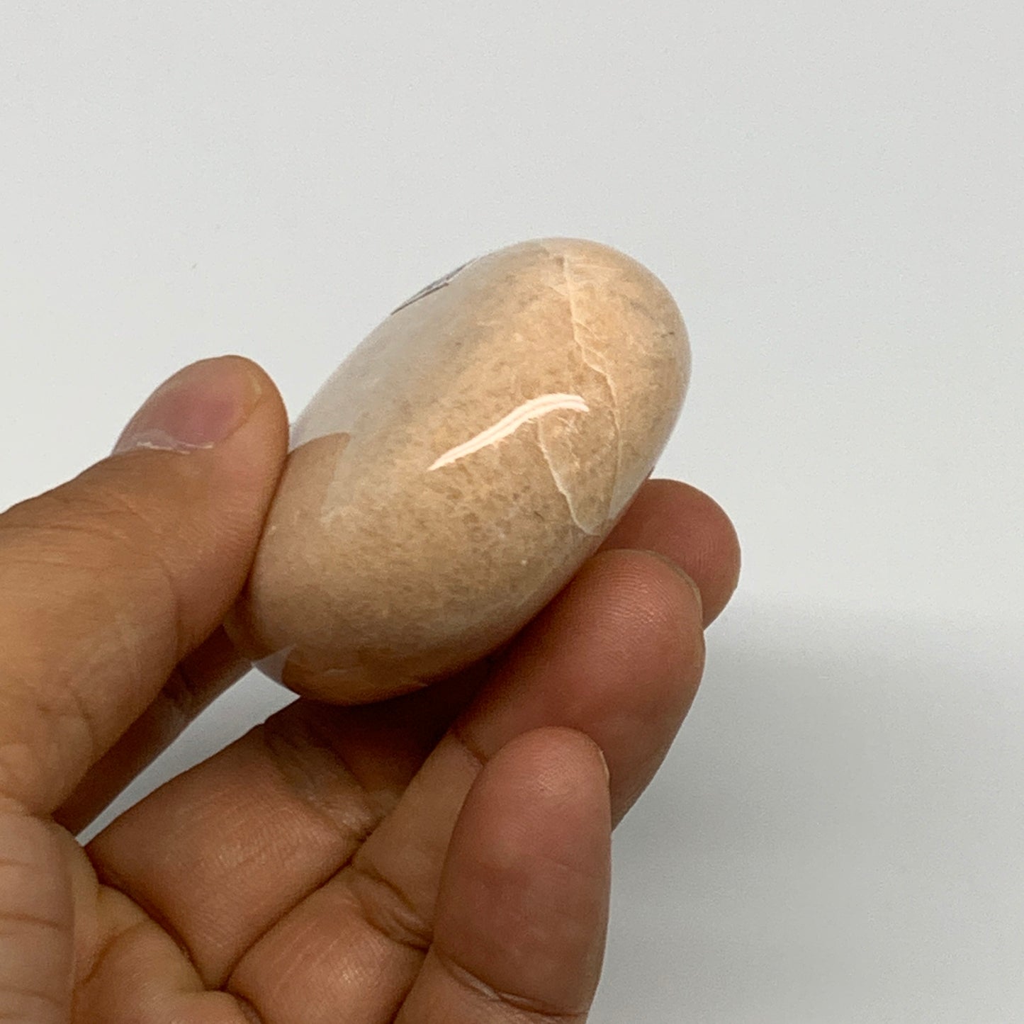 98.8g,2.3"x1.7"x0.9" Peach Moonstone Crystal Palm-Stone Polished Reiki, B27987