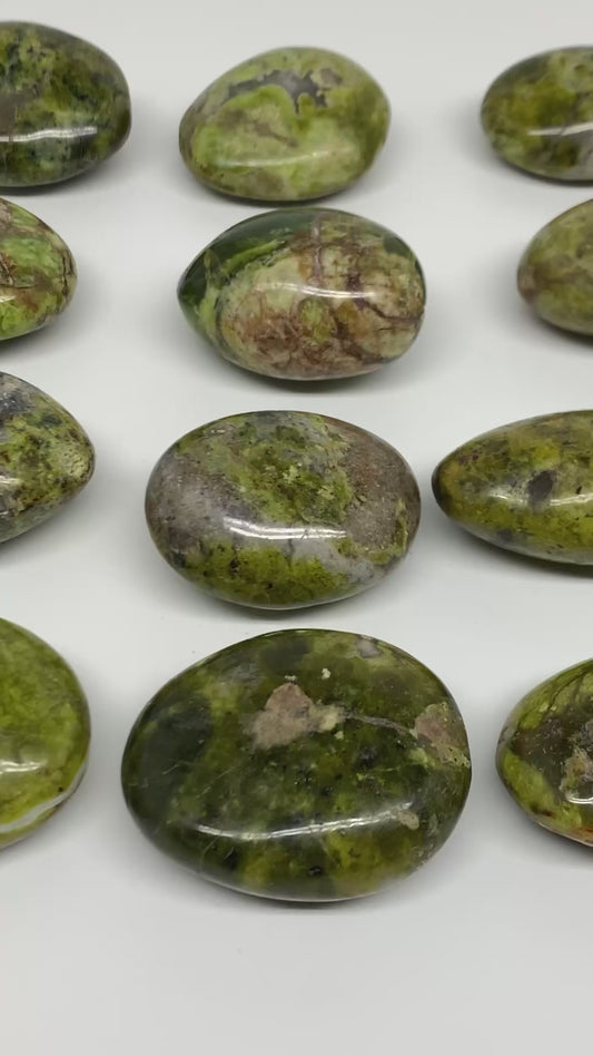 2.2 lbs, 2.1"-2.5", 12pcs, Green Opal Crystal PalmStone Wholesale, B38311