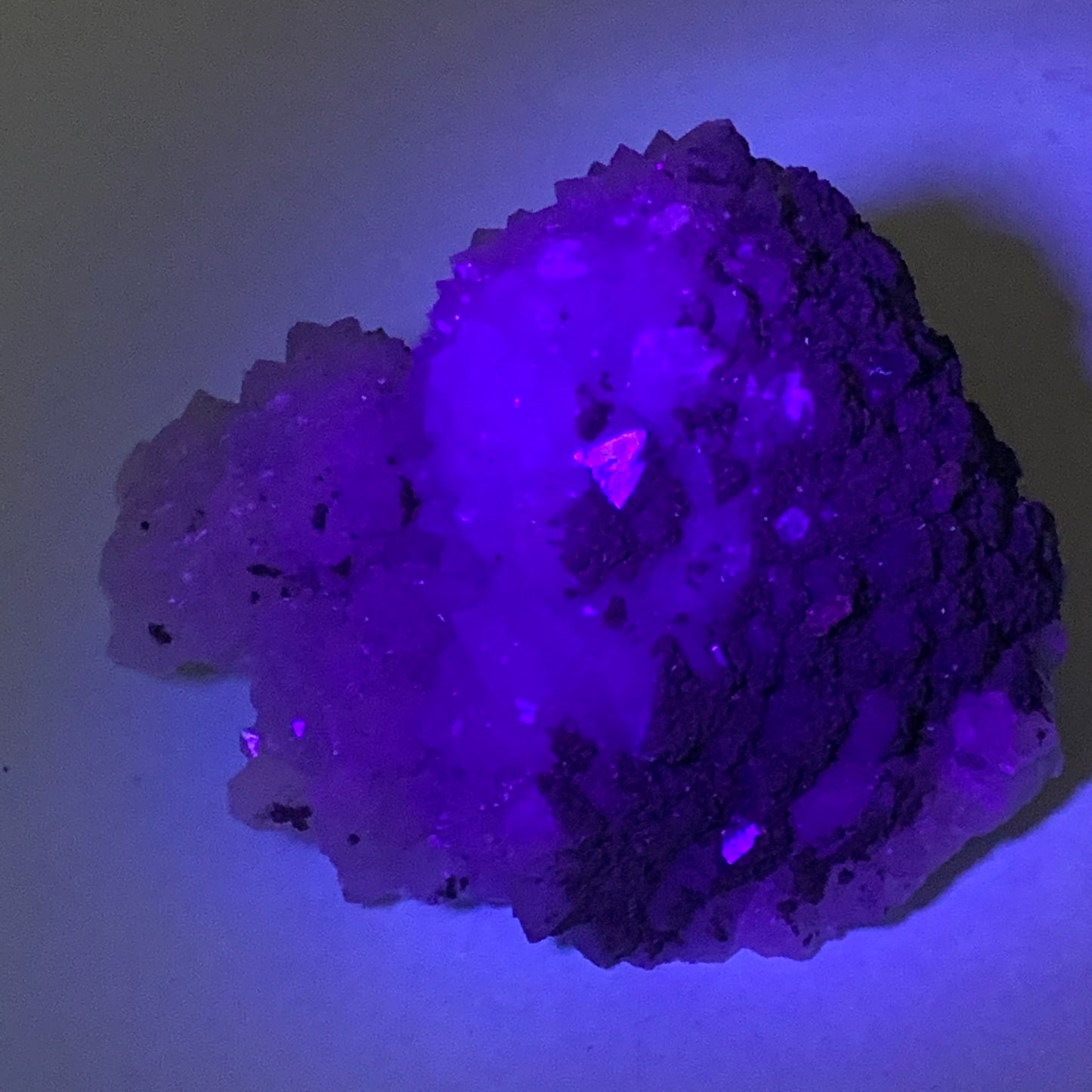 1500g, 5.8"x4.8"x3.5", UV Reactive Chalcopyrite Cluster Fluorite Mineral Specime