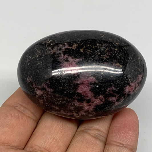 156.4g, 2.4"x1.7"x1.3", Rhodonite Palm-Stone Polished Reiki Madagascar,B12111