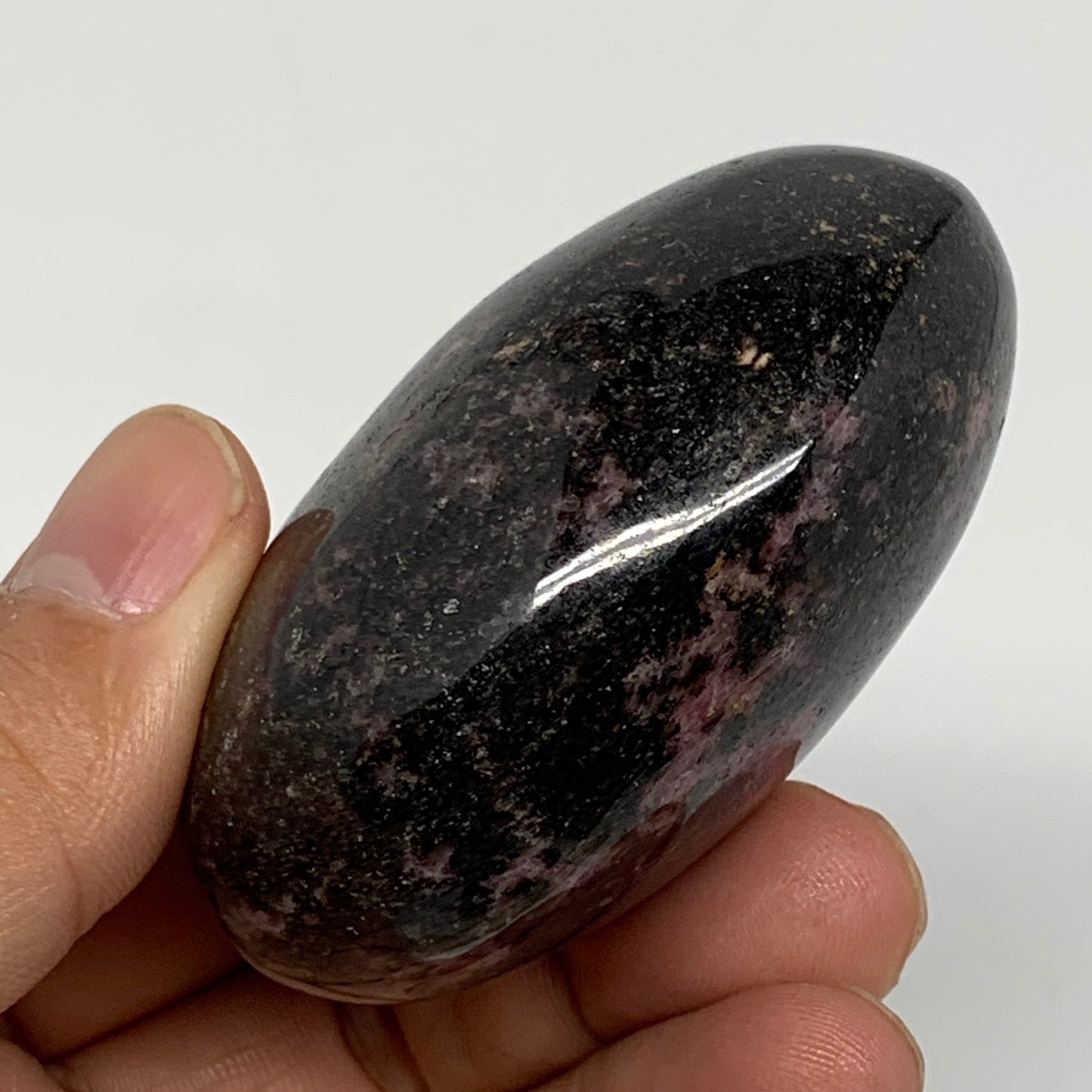 156.4g, 2.4"x1.7"x1.3", Rhodonite Palm-Stone Polished Reiki Madagascar,B12111