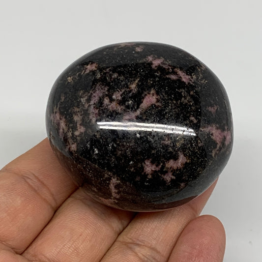 164.4g, 2.2"x1.9"x1.4", Rhodonite Palm-Stone Polished Reiki Madagascar,B12112