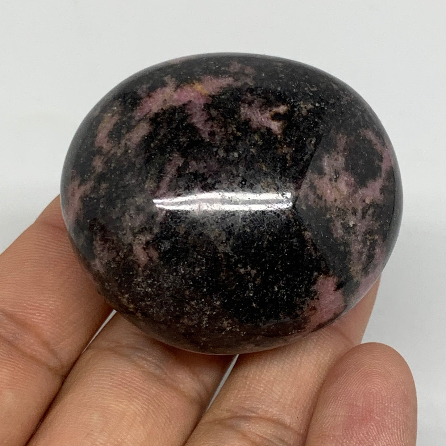 106.5g, 1.9"x1.7"x1.1", Rhodonite Palm-Stone Polished Reiki Madagascar,B12126