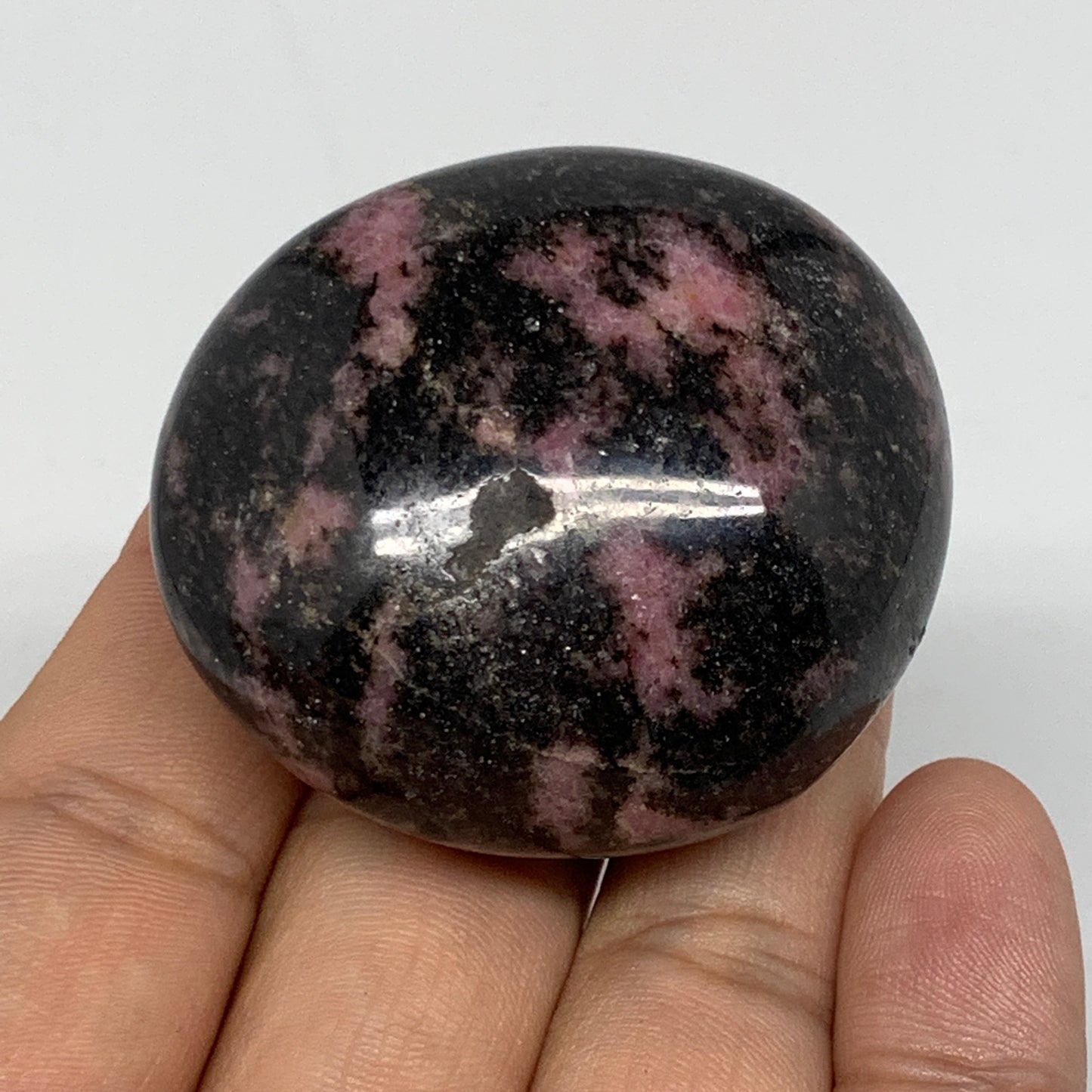 106.5g, 1.9"x1.7"x1.1", Rhodonite Palm-Stone Polished Reiki Madagascar,B12126