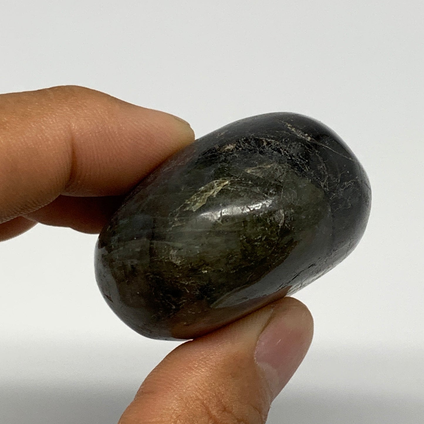 111.8g,2.1"x1.7"x1", Labradorite Palm-stone Tumbled Reiki @Madagascar,B17814