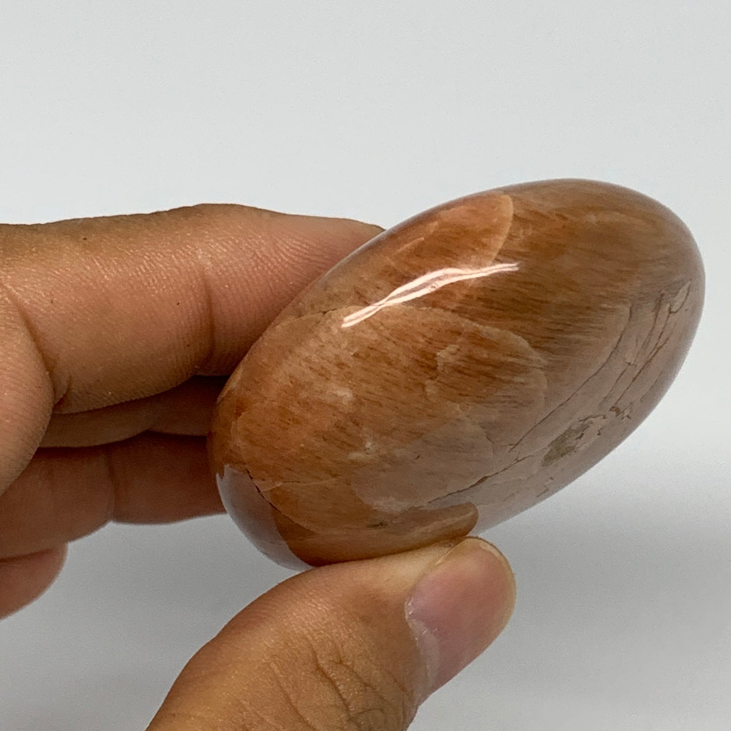108.4g,2.5"x2"x0.9", Peach Moonstone Palm-Stone Polished Reiki Crystal, B15530