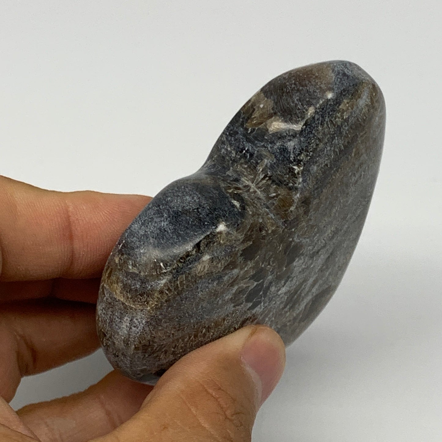 140g,2.7"x2.9"x0.9" Natural Chocolate Gray Onyx Heart Polished @Morocco,B18803