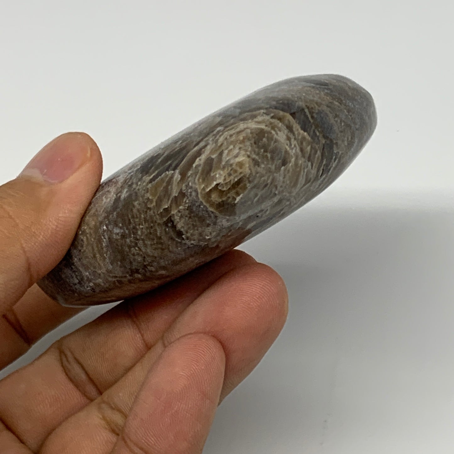 140g,2.7"x2.9"x0.9" Natural Chocolate Gray Onyx Heart Polished @Morocco,B18803