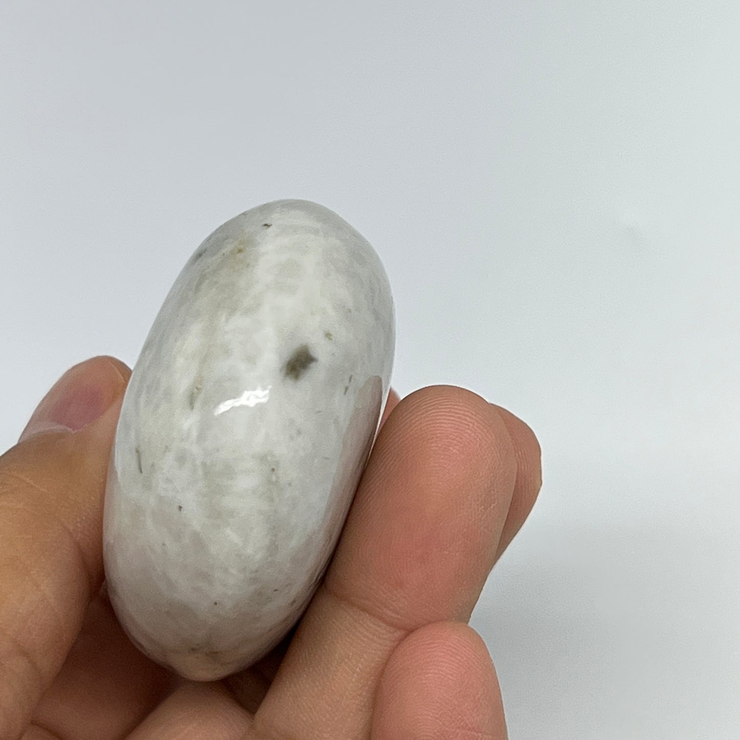 110.3g,2.4"x1.8"x1", Rainbow Moonstone Palm-Stone Polished from India, B21241