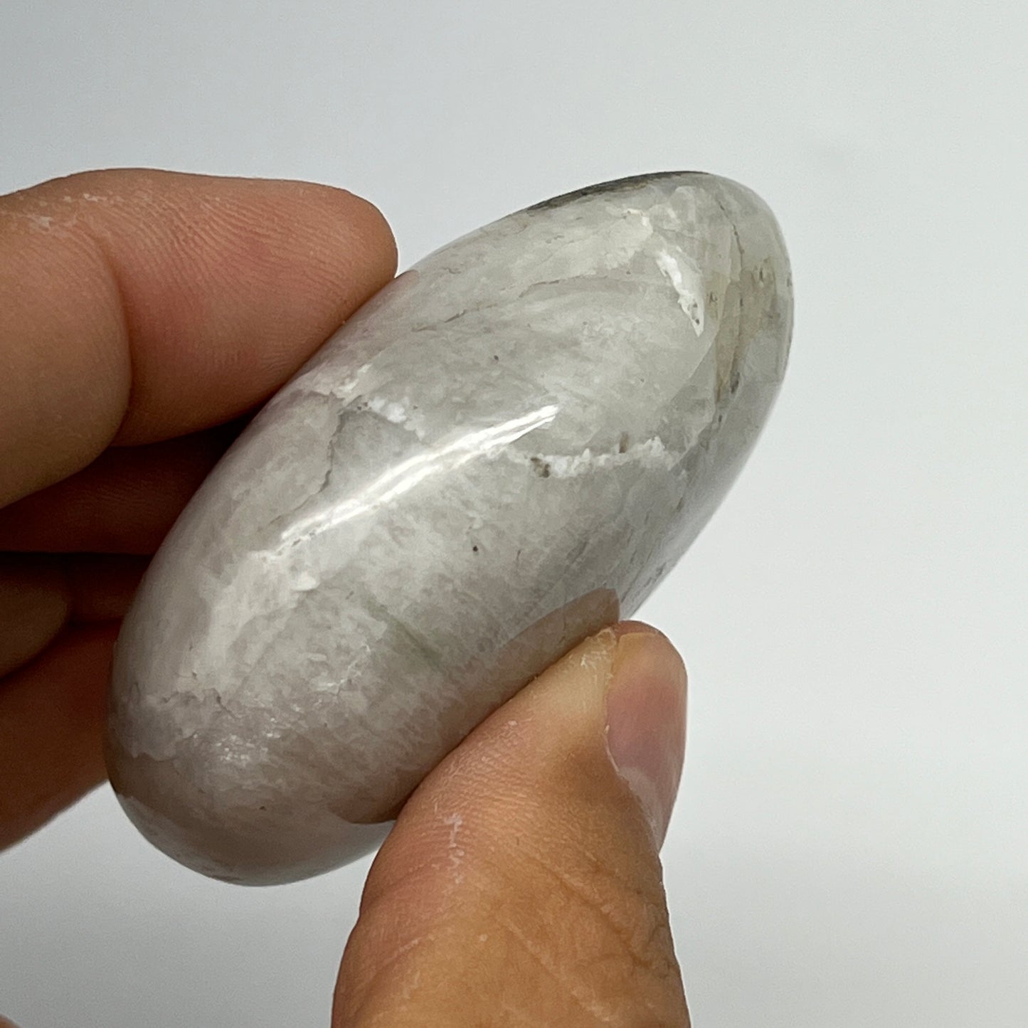 90.6g,2.2"x1.7"x1", Rainbow Moonstone Palm-Stone Polished from India, B21254