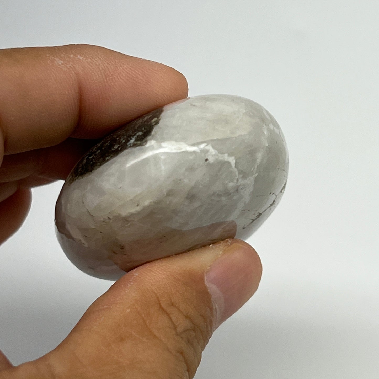 90.6g,2.2"x1.7"x1", Rainbow Moonstone Palm-Stone Polished from India, B21254