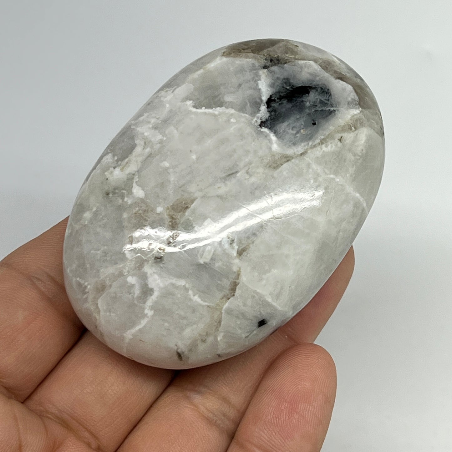 122.5g,2.6"x1.8"x1.1", Rainbow Moonstone Palm-Stone Polished from India, B21257