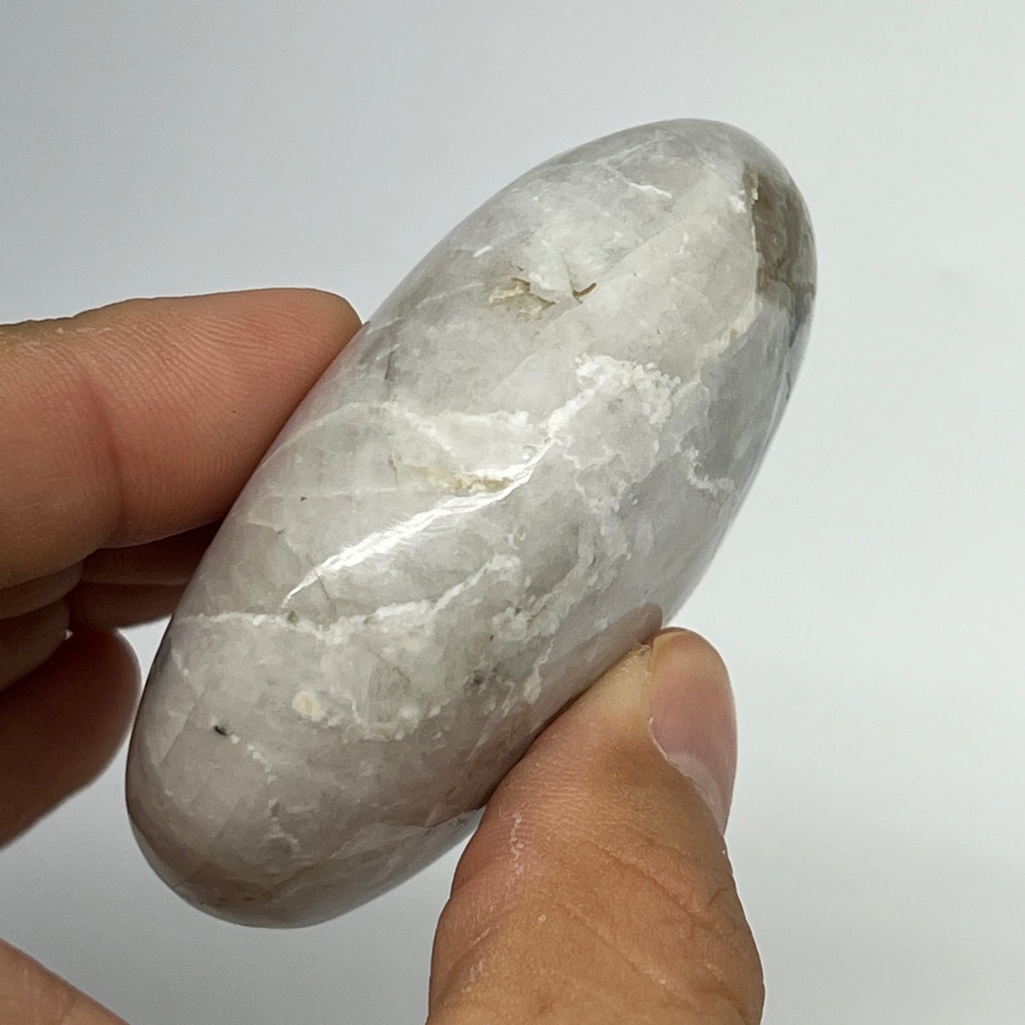 122.5g,2.6"x1.8"x1.1", Rainbow Moonstone Palm-Stone Polished from India, B21257