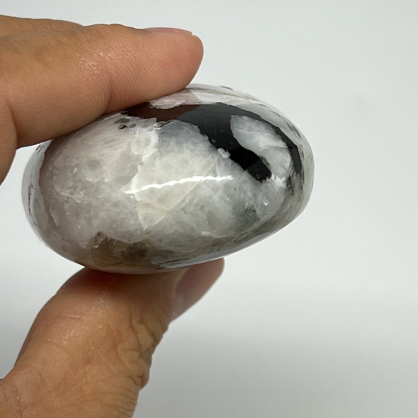 122.5g,2.6"x1.8"x1.1", Rainbow Moonstone Palm-Stone Polished from India, B21257