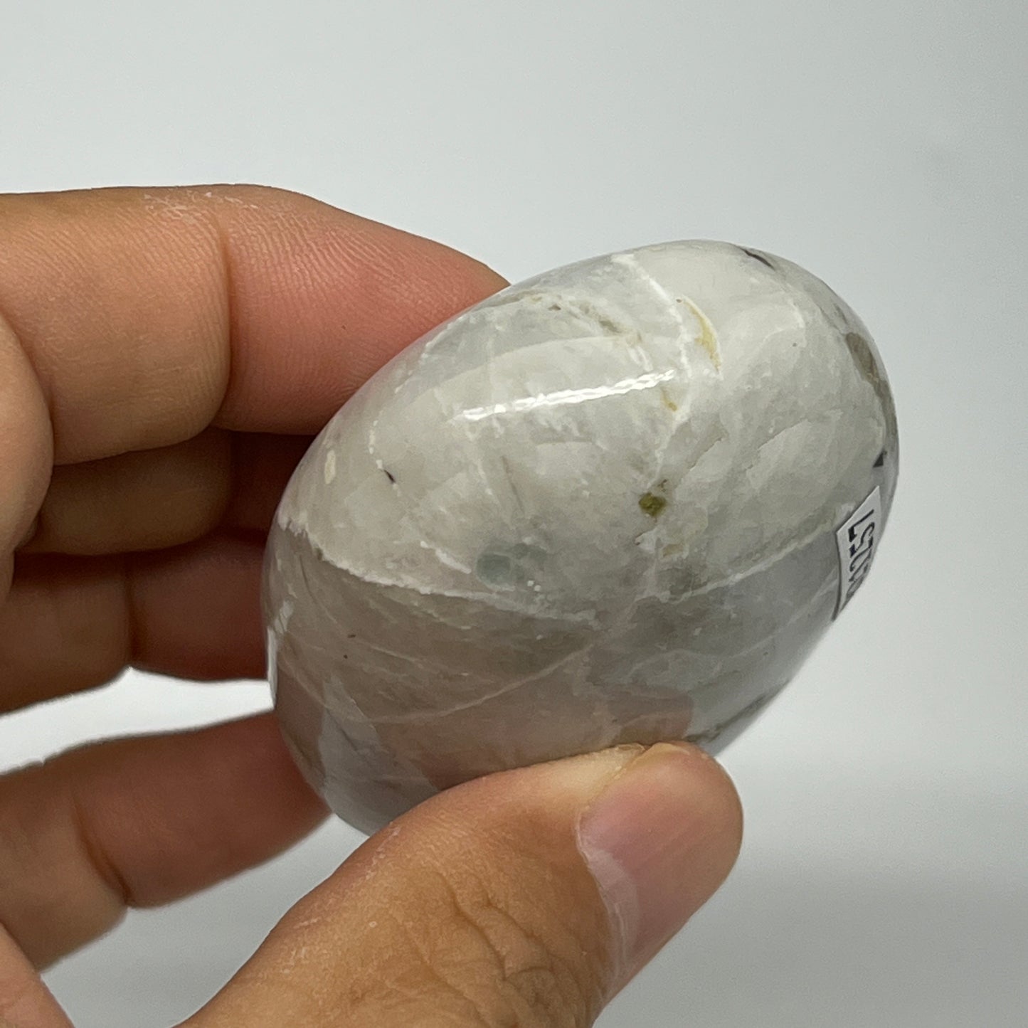 122.5g,2.6"x1.8"x1.1", Rainbow Moonstone Palm-Stone Polished from India, B21257