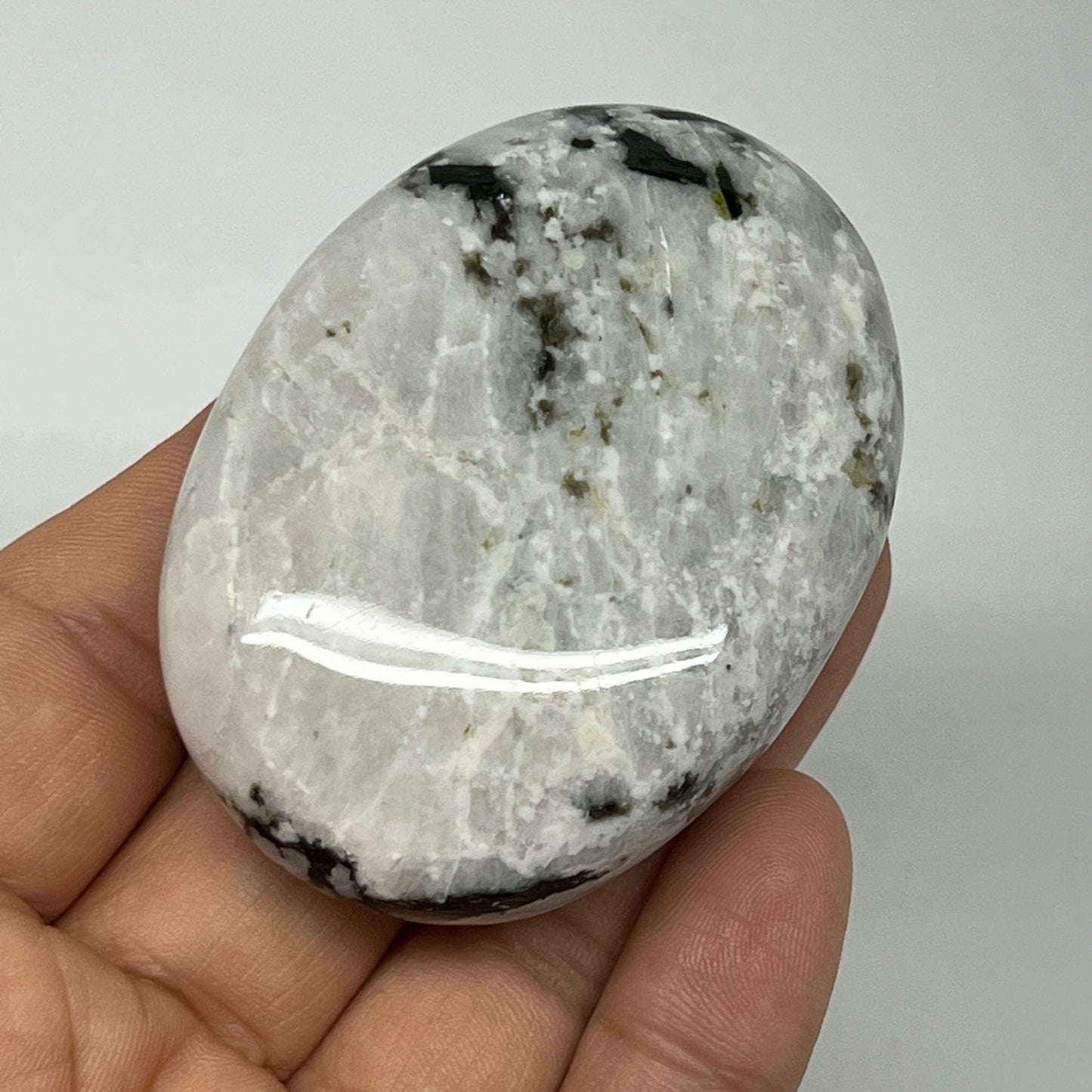 94.5g,2.4"x1.8"x0.8", Rainbow Moonstone Palm-Stone Polished from India, B21274