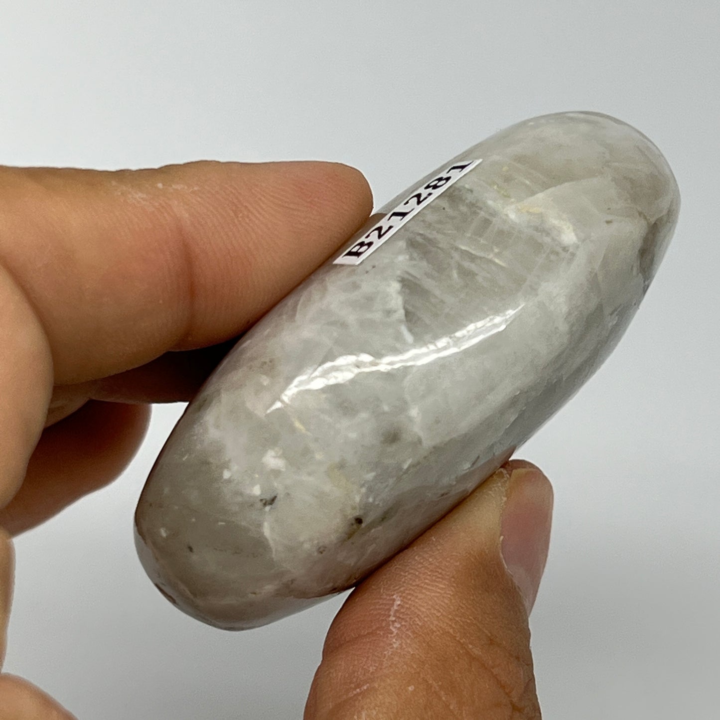 92.2g,2.4"x1.6"x0.9", Rainbow Moonstone Palm-Stone Polished from India, B21281