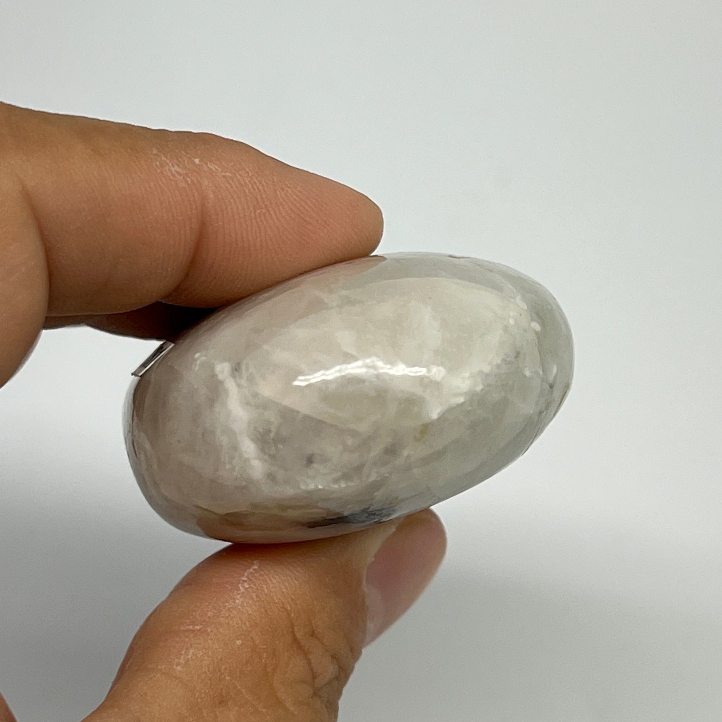 92.2g,2.4"x1.6"x0.9", Rainbow Moonstone Palm-Stone Polished from India, B21281