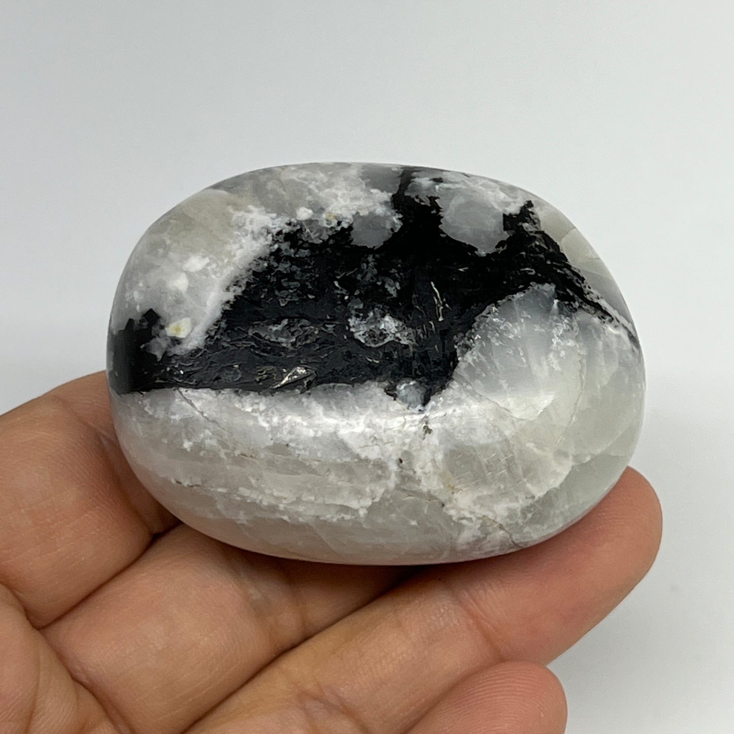98.3g,2.1"x1.6"x1", Rainbow Moonstone Palm-Stone Polished from India, B21291