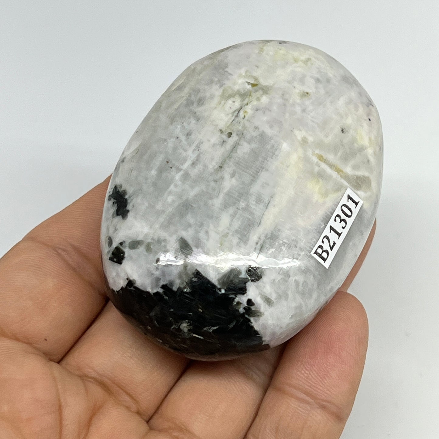 117.6g,2.5"x1.8"x1", Rainbow Moonstone Palm-Stone Polished from India, B21301