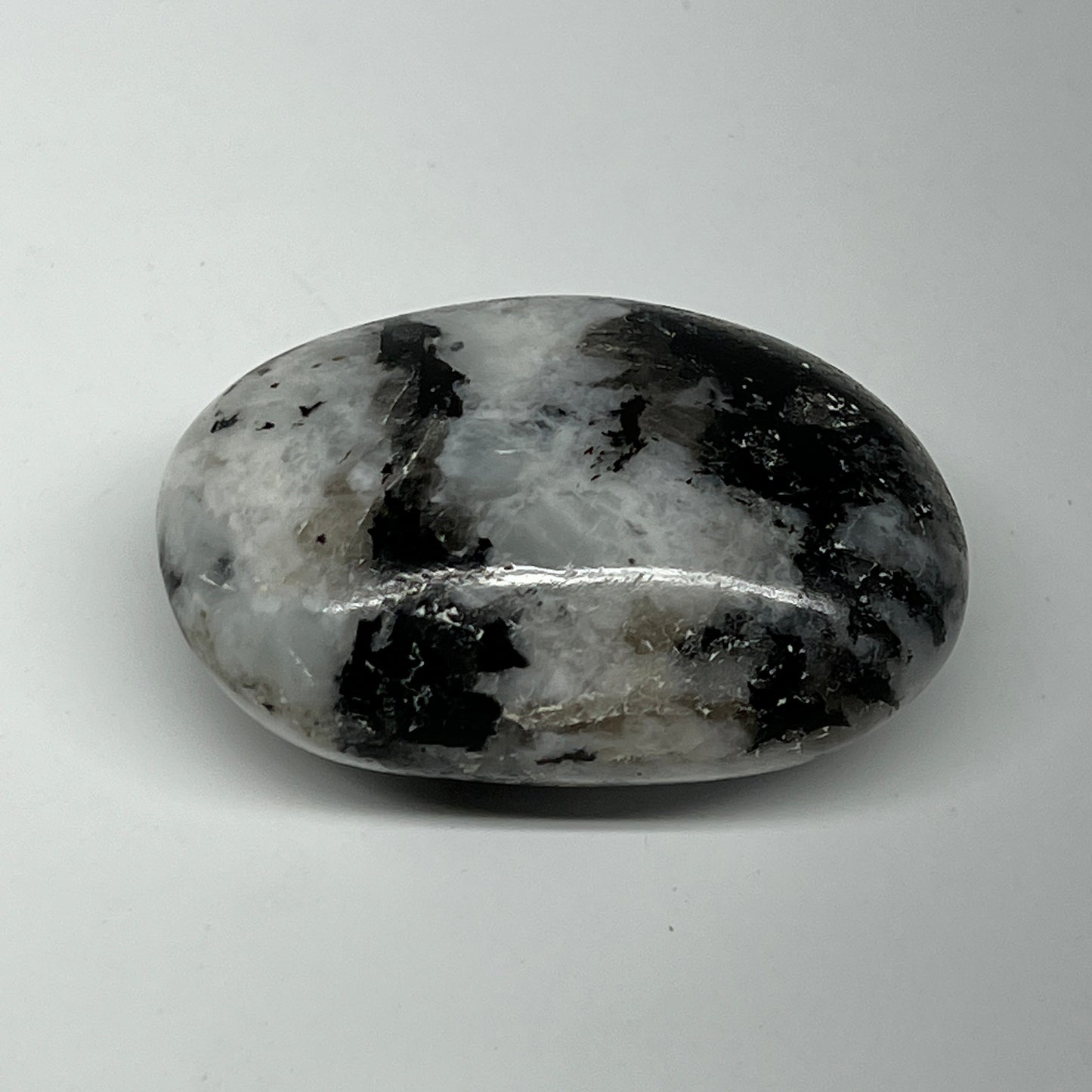 108.5g,2.4"x1.7"x1.1", Rainbow Moonstone Palm-Stone Polished from India, B21305