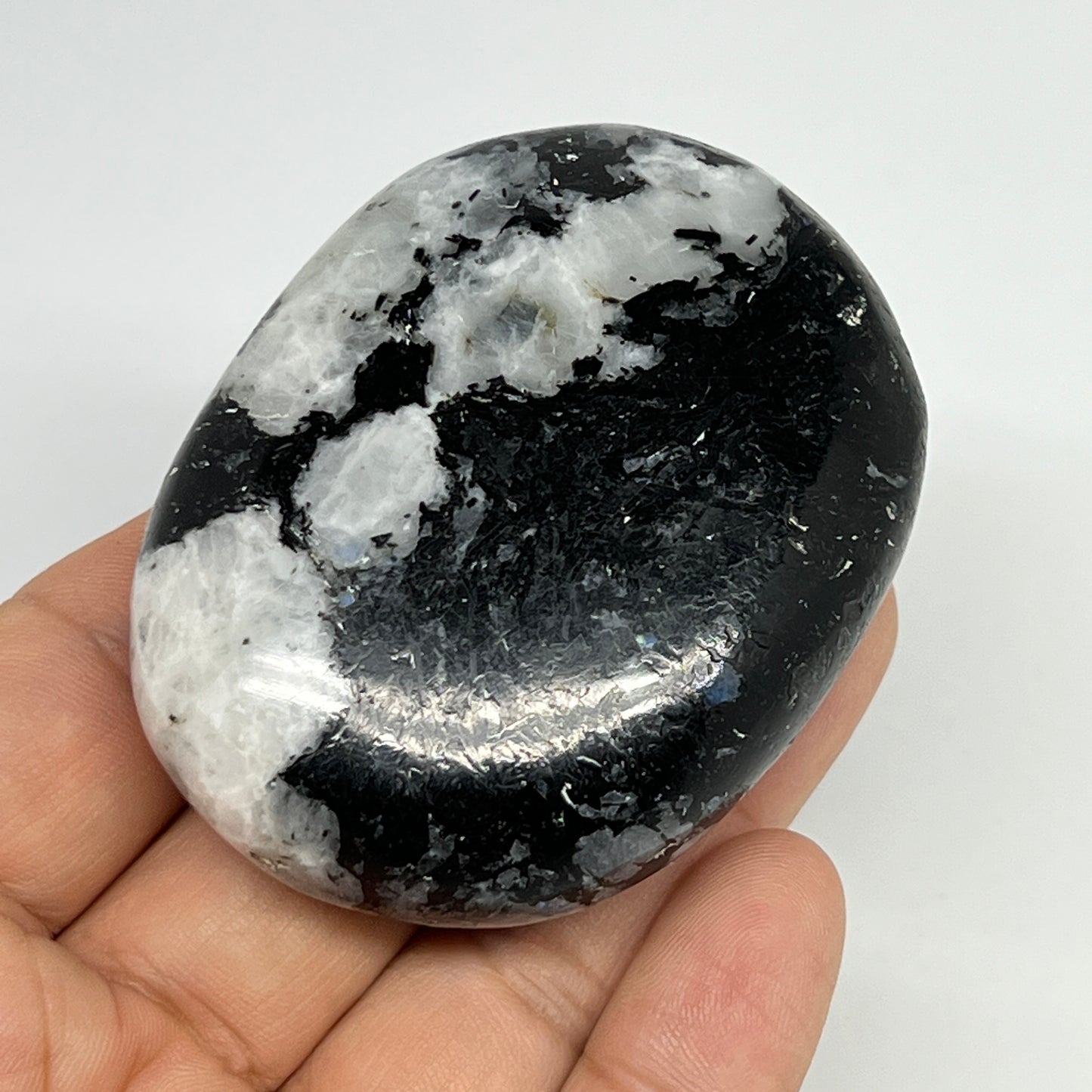 115.9g,2.5"x1.9"x0.9", Rainbow Moonstone Palm-Stone Polished from India, B21316