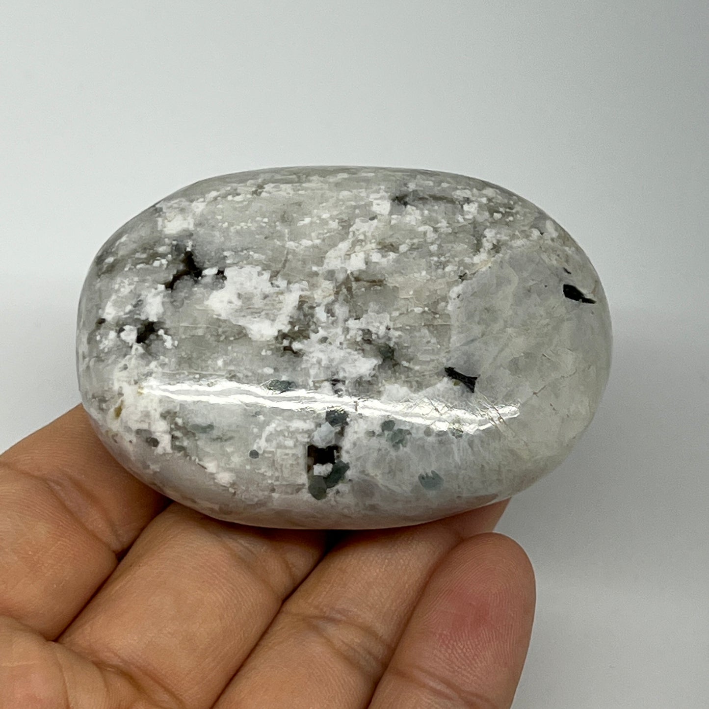 123.4g,2.5"x1.8"x1", Rainbow Moonstone Palm-Stone Polished from India, B21334