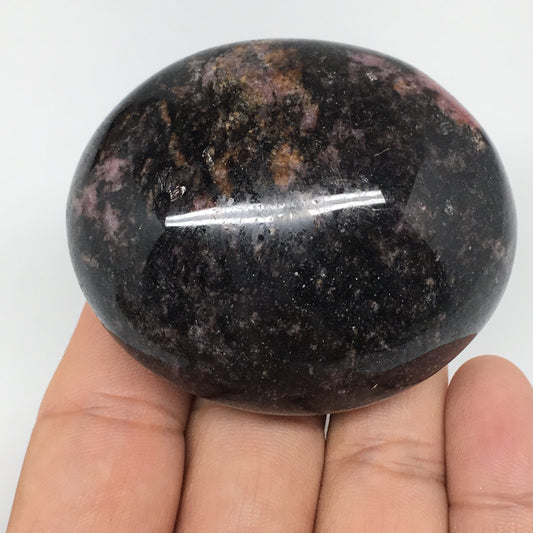 174.6g, 2.3"x1.9"x1.4"Natural Rhodonite Palm-Stone Polished Reiki Madagascar,B57